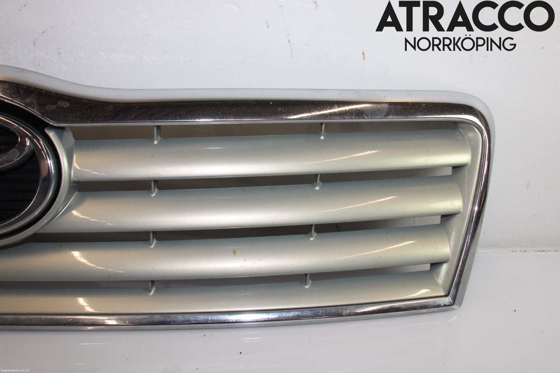 Toyota AVENSIS 03-06 Grill Komp