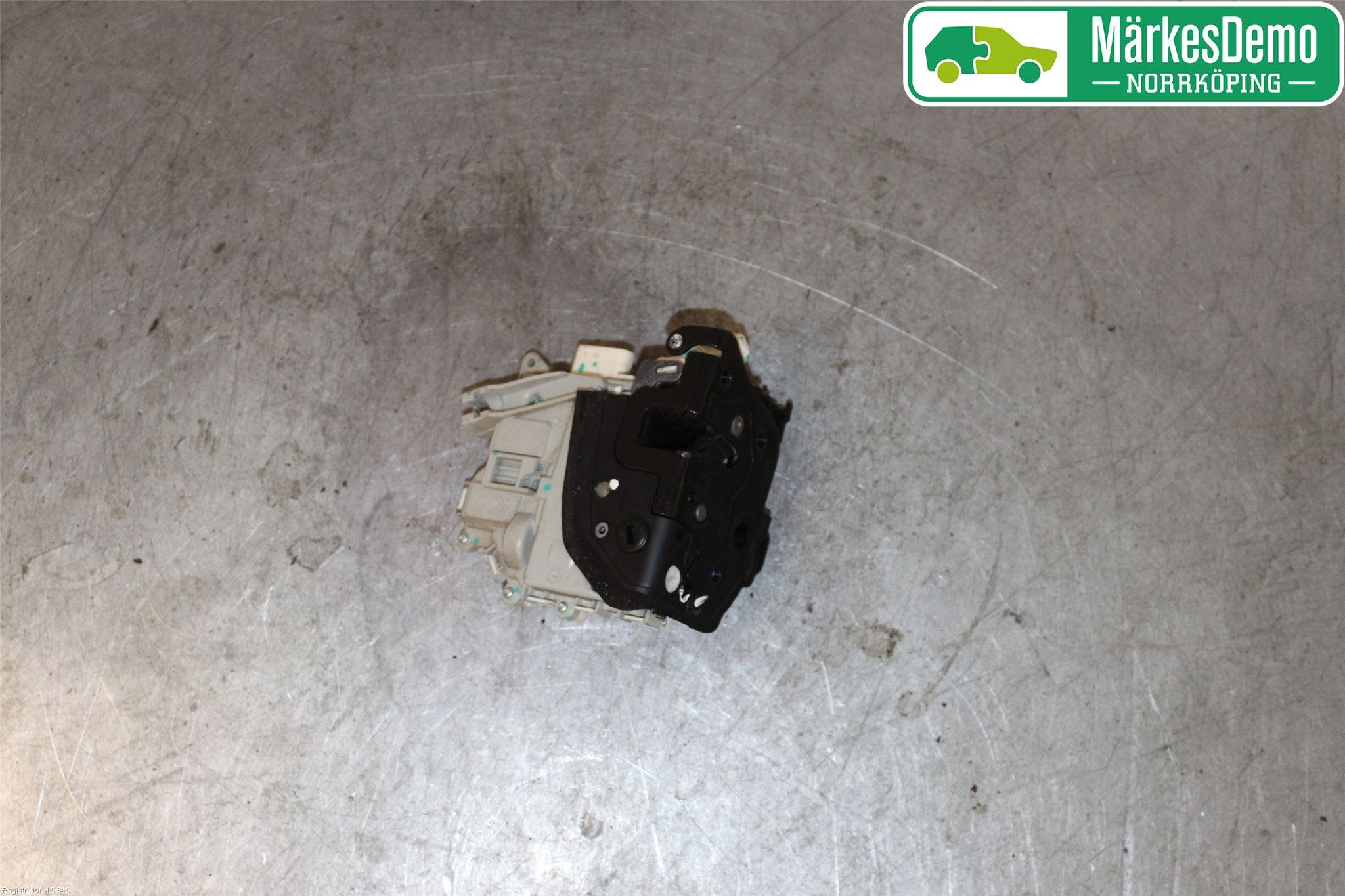 Audi A4/S4 08-11 Låskista-Dörrlås