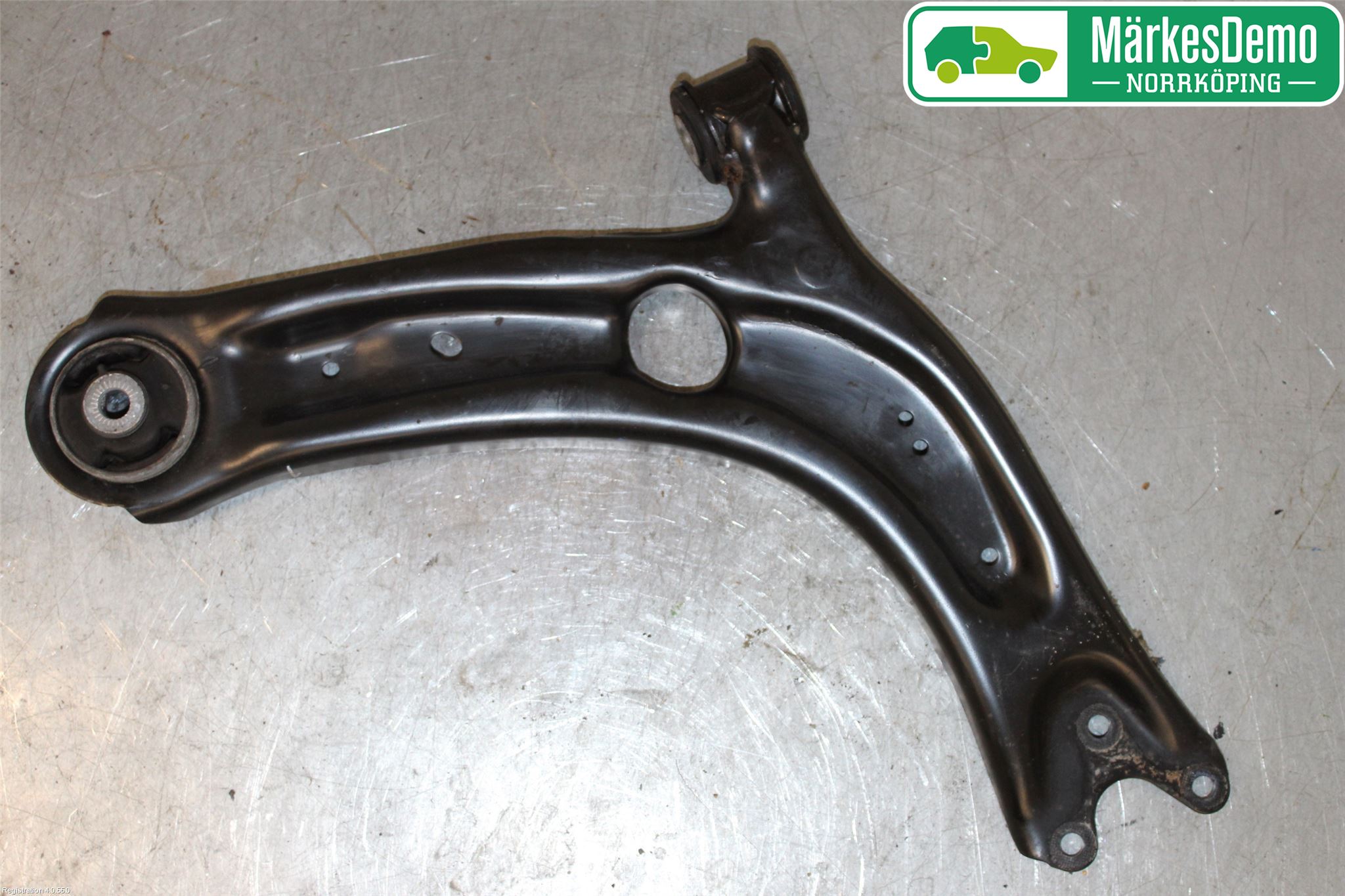 Volkswagen VW PASSAT 15-19 Bärarm Fram Undre Hö