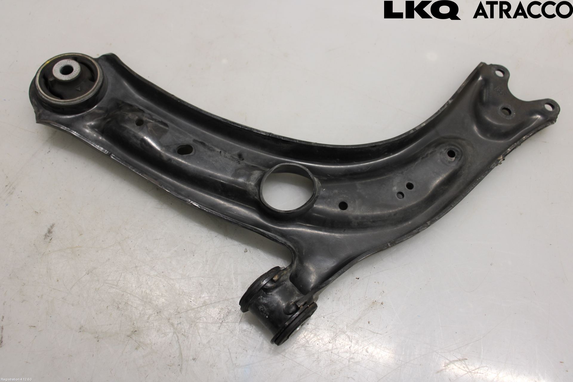 Volkswagen VW PASSAT 24- Bärarm Fram Undre Hö