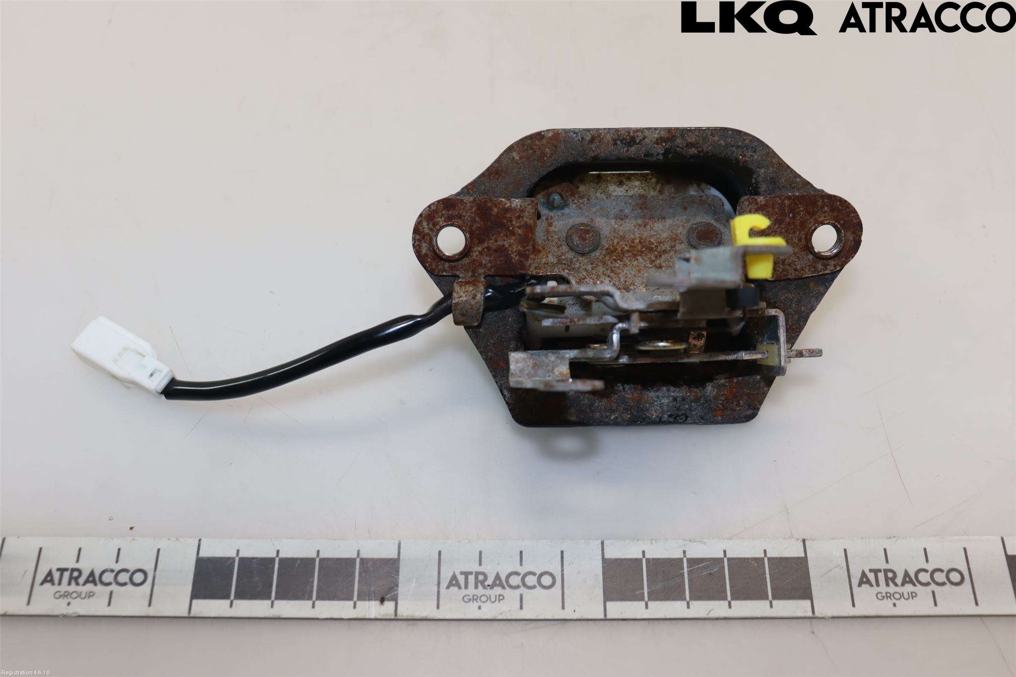 Nissan ALMERA    00-06 Låskista Baklucka