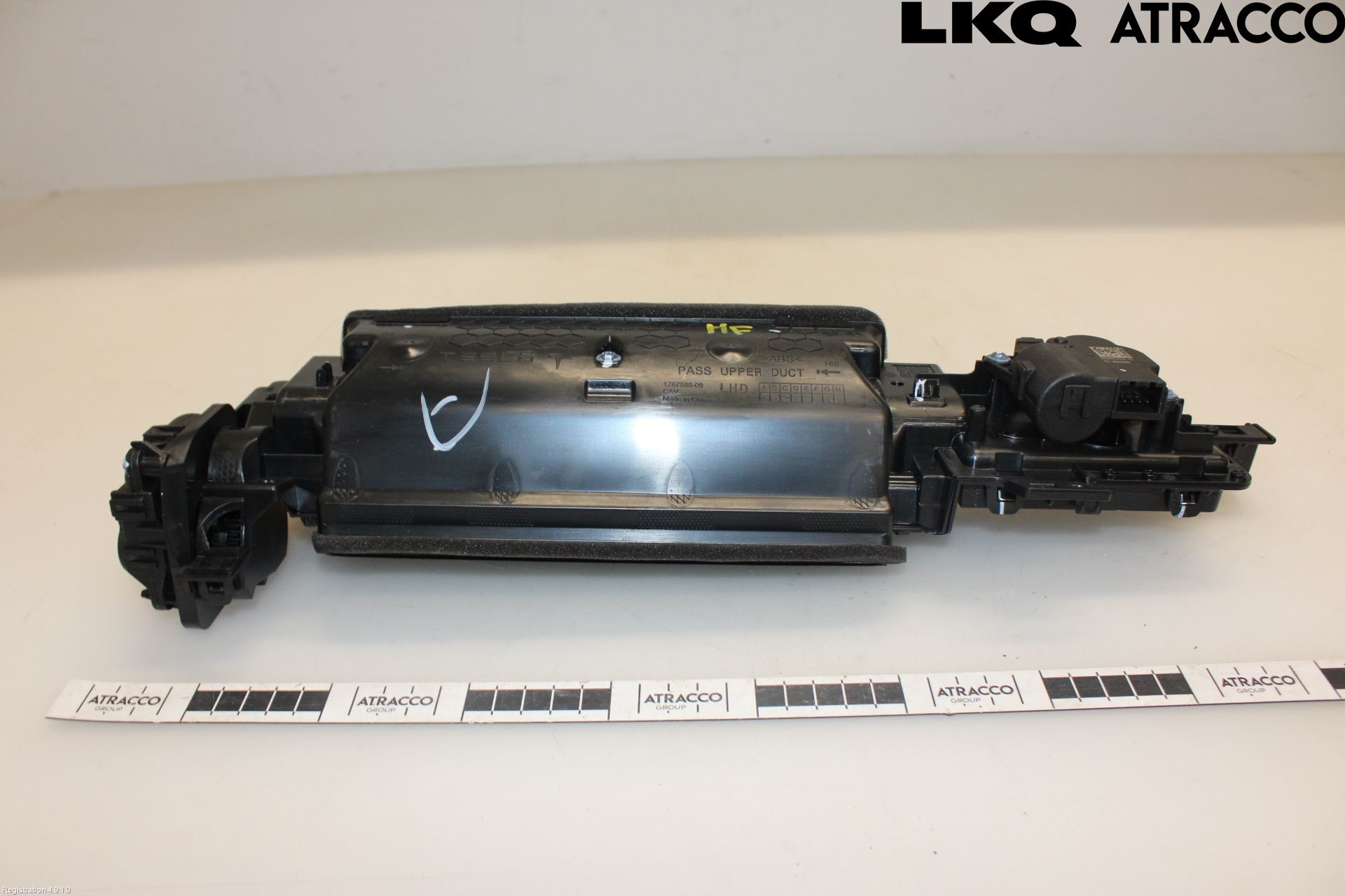 Tesla MODEL 3 17- Defrosterkanal-Munstycke