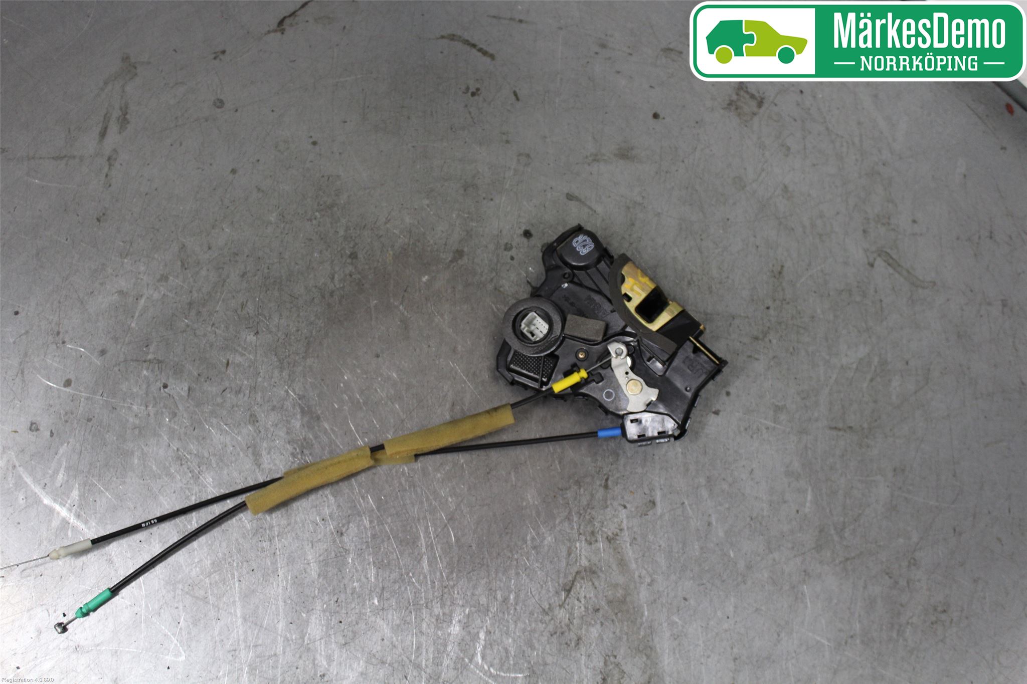 Toyota COROLLA VERSO 04-07 Låskista-Dörrlås