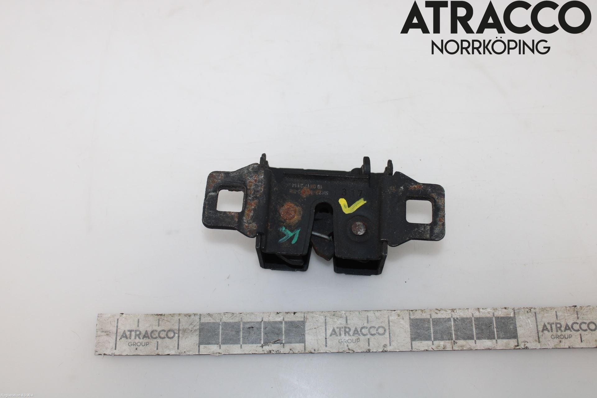 Jaguar F-PACE Huvlås