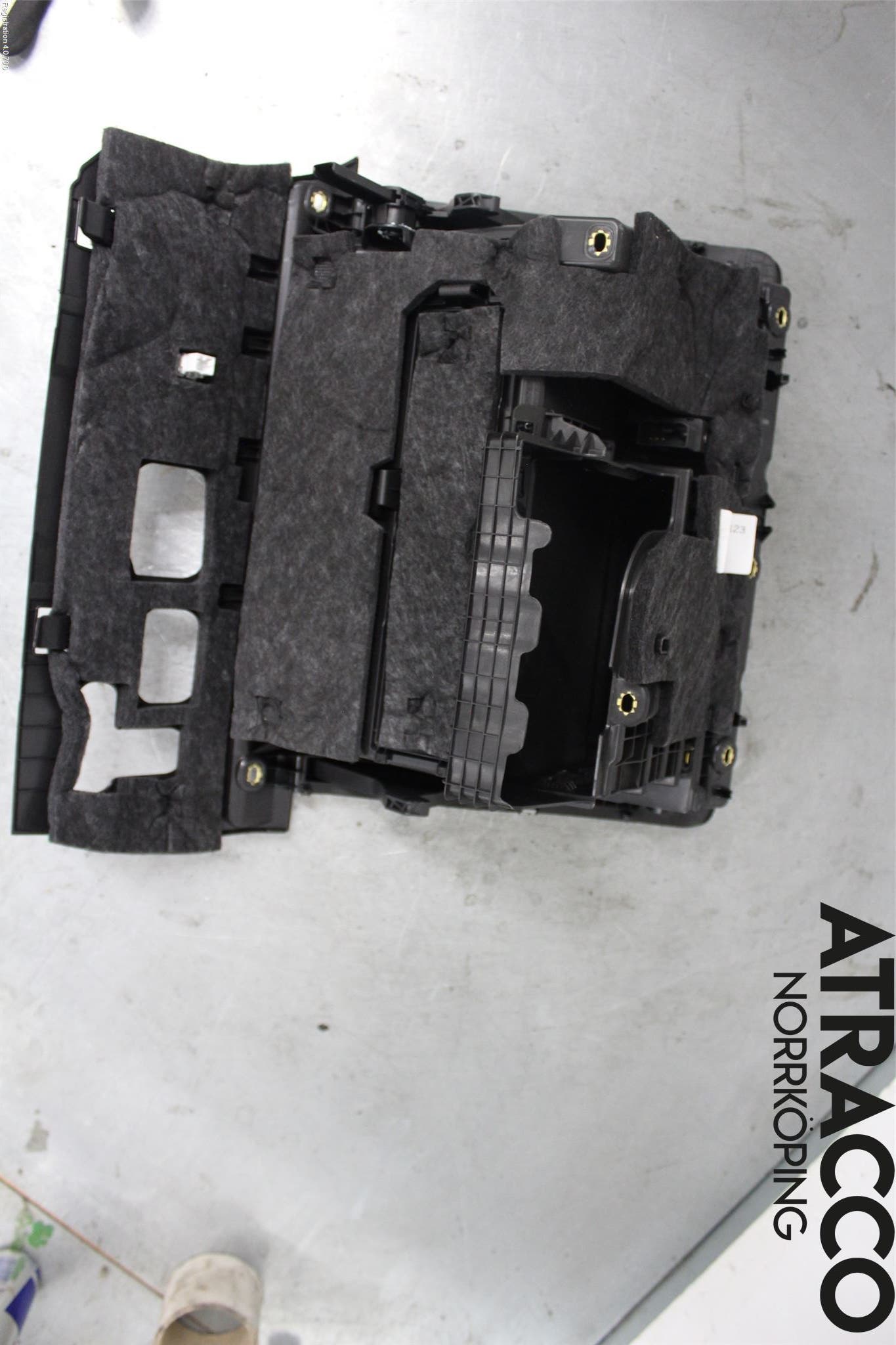 Audi Q2/SQ2 17- Handskfack