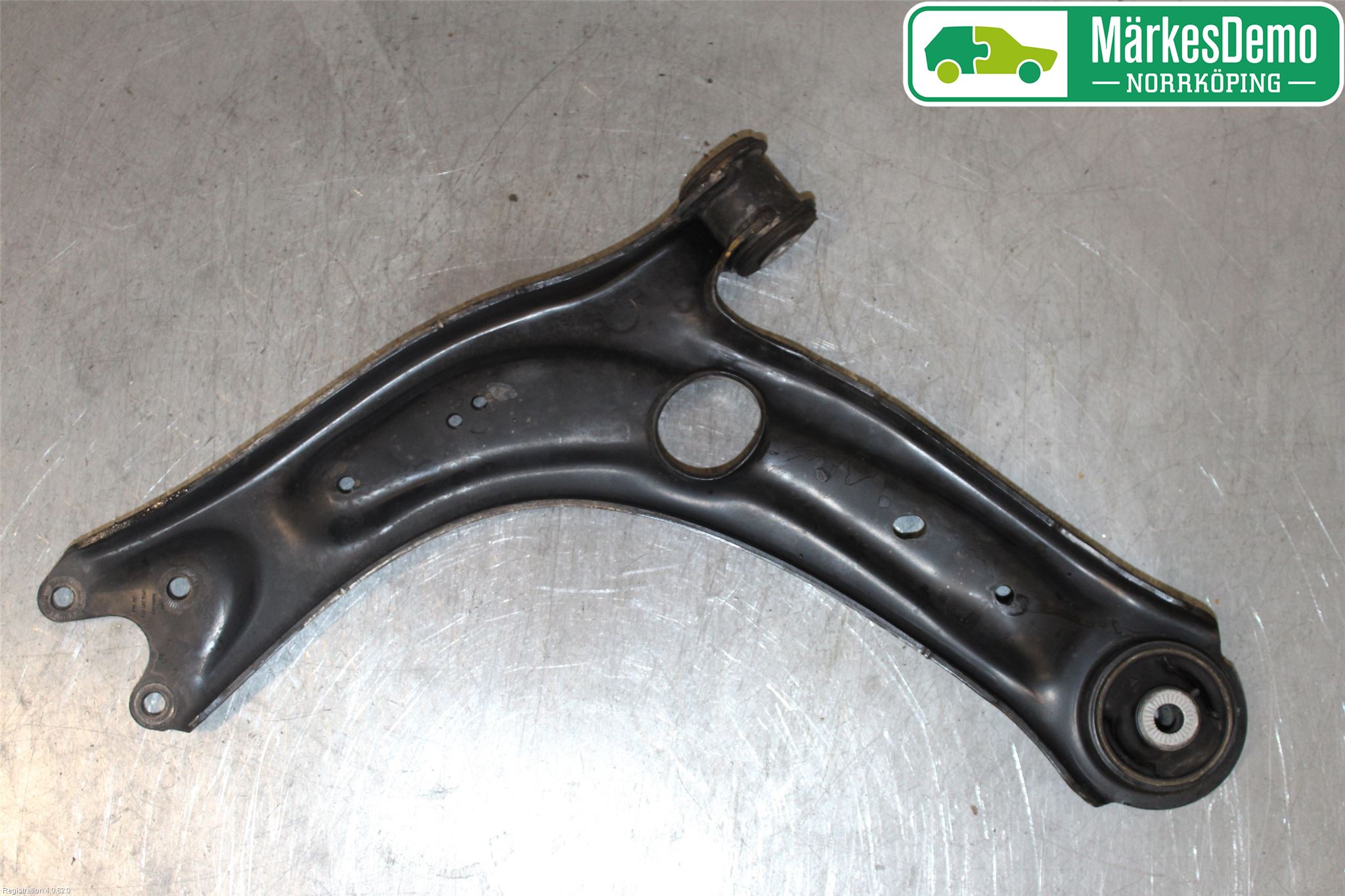 Volkswagen VW PASSAT 15-19 Bärarm Fram Undre Hö