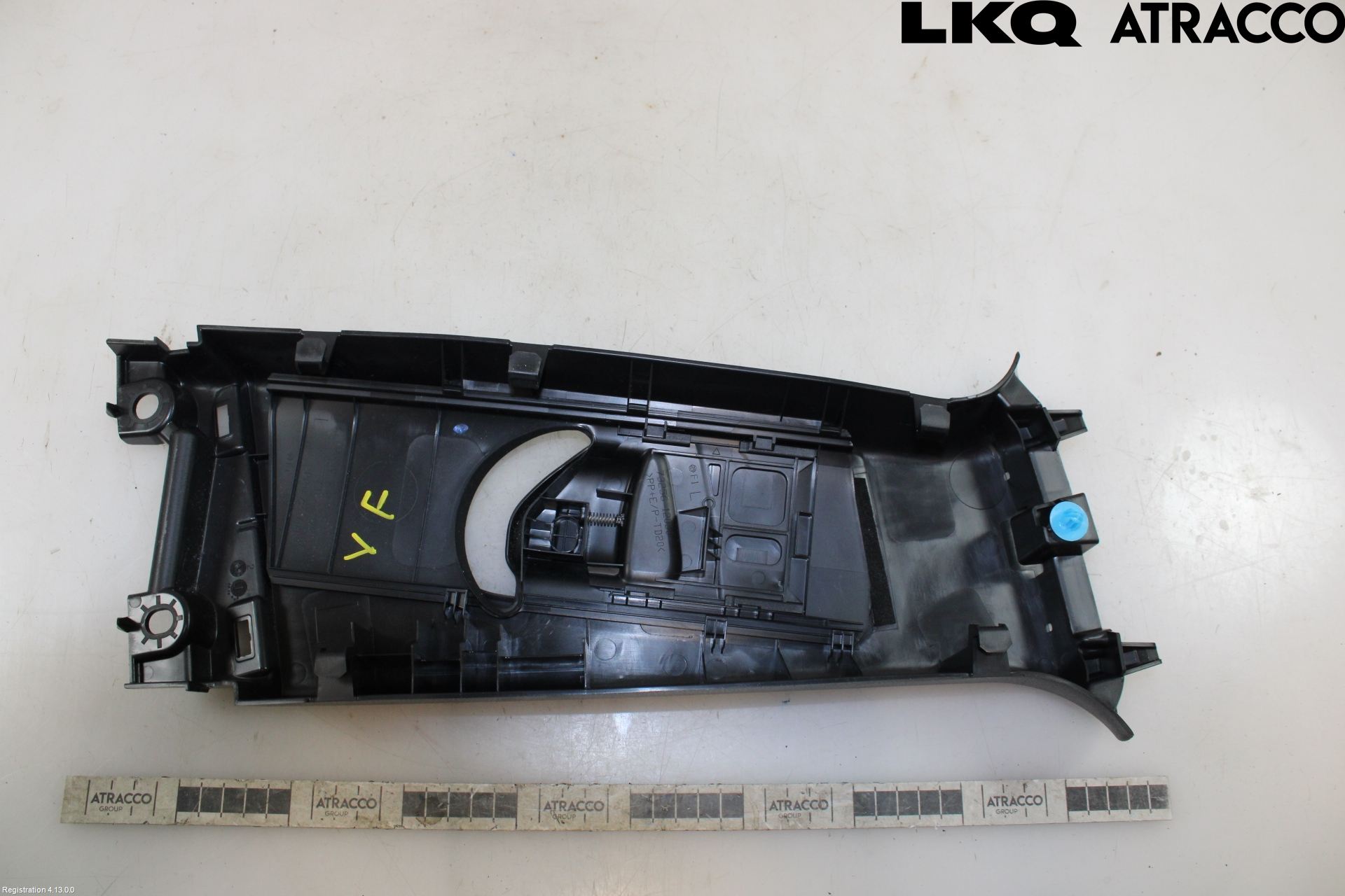 Toyota COROLLA CROSS XG10 22- Inr Plastd A-B-C Stolpe
