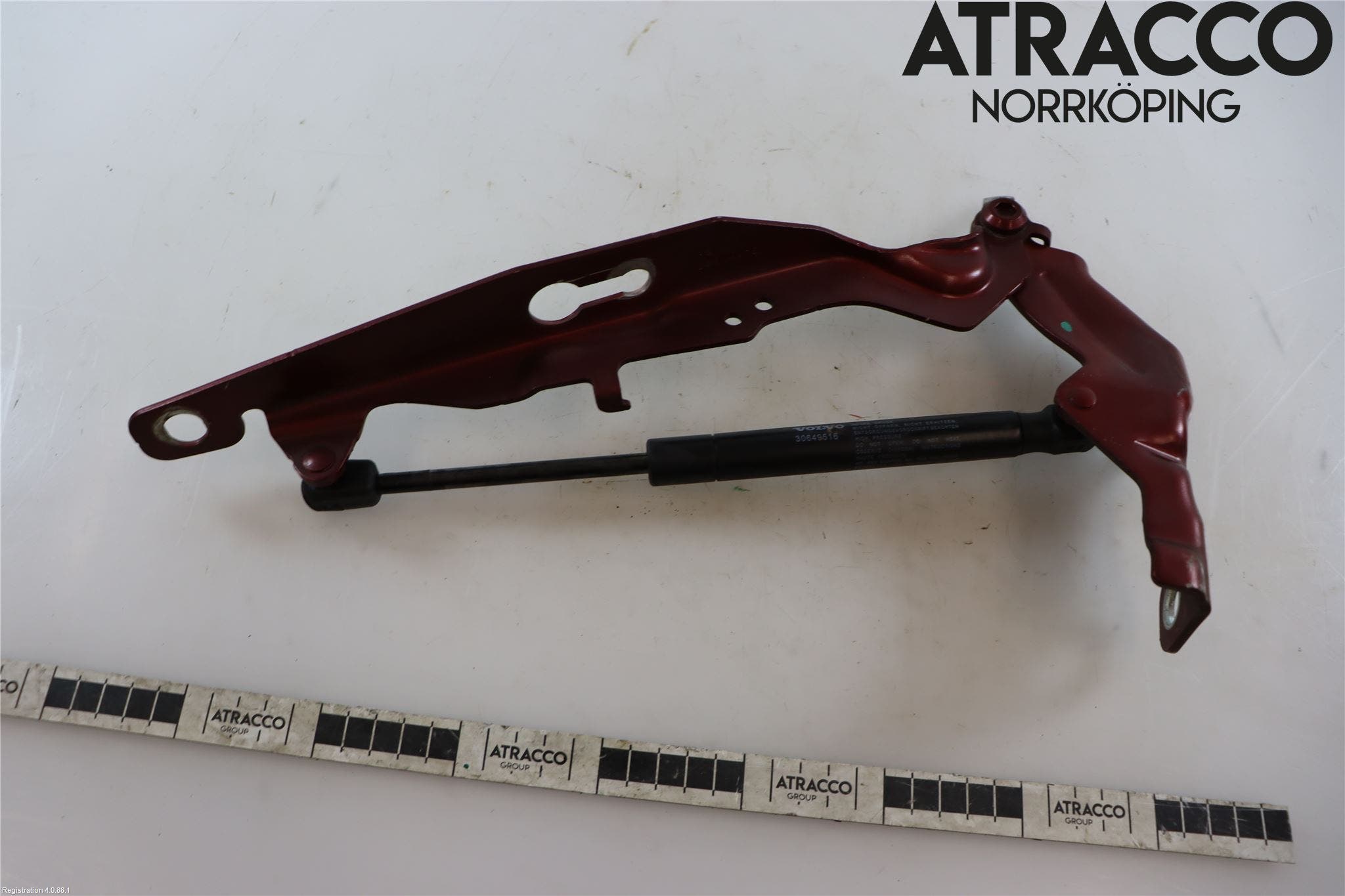 Volvo V70 08-13 Huvgångjärn