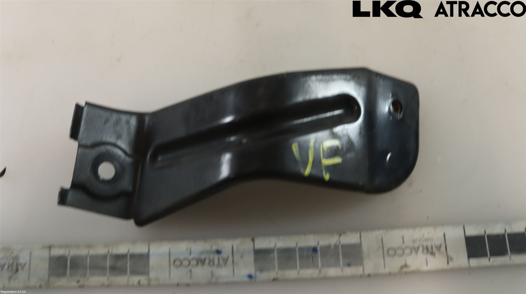 Volkswagen VW PASSAT 01-05 Skärmfäste Fram Vä