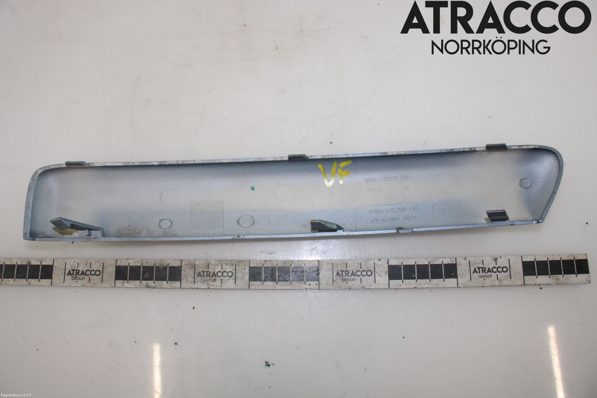 Ford FOCUS     04-07 Stötfångarlist Fram