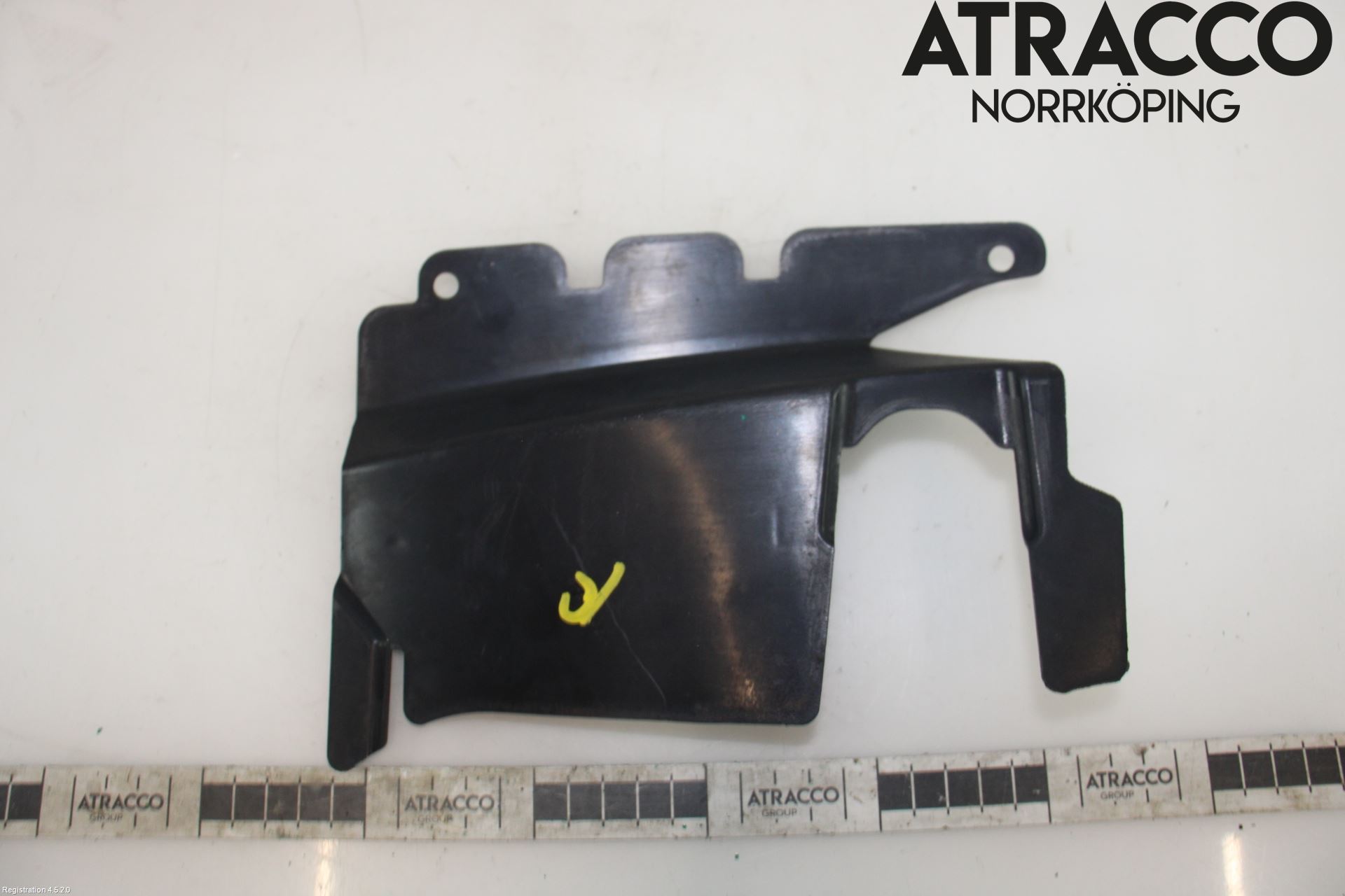 Ford FOCUS     04-07 Deflektor Plåt-Plast Kylning