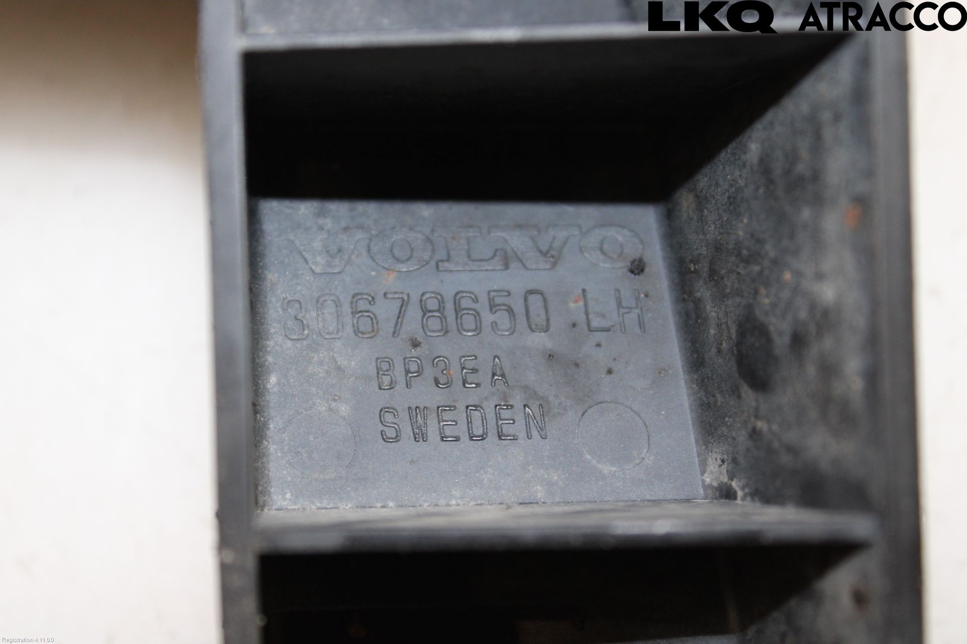 Volvo XC70 14-16 Stötfångarfäste Bak Vä