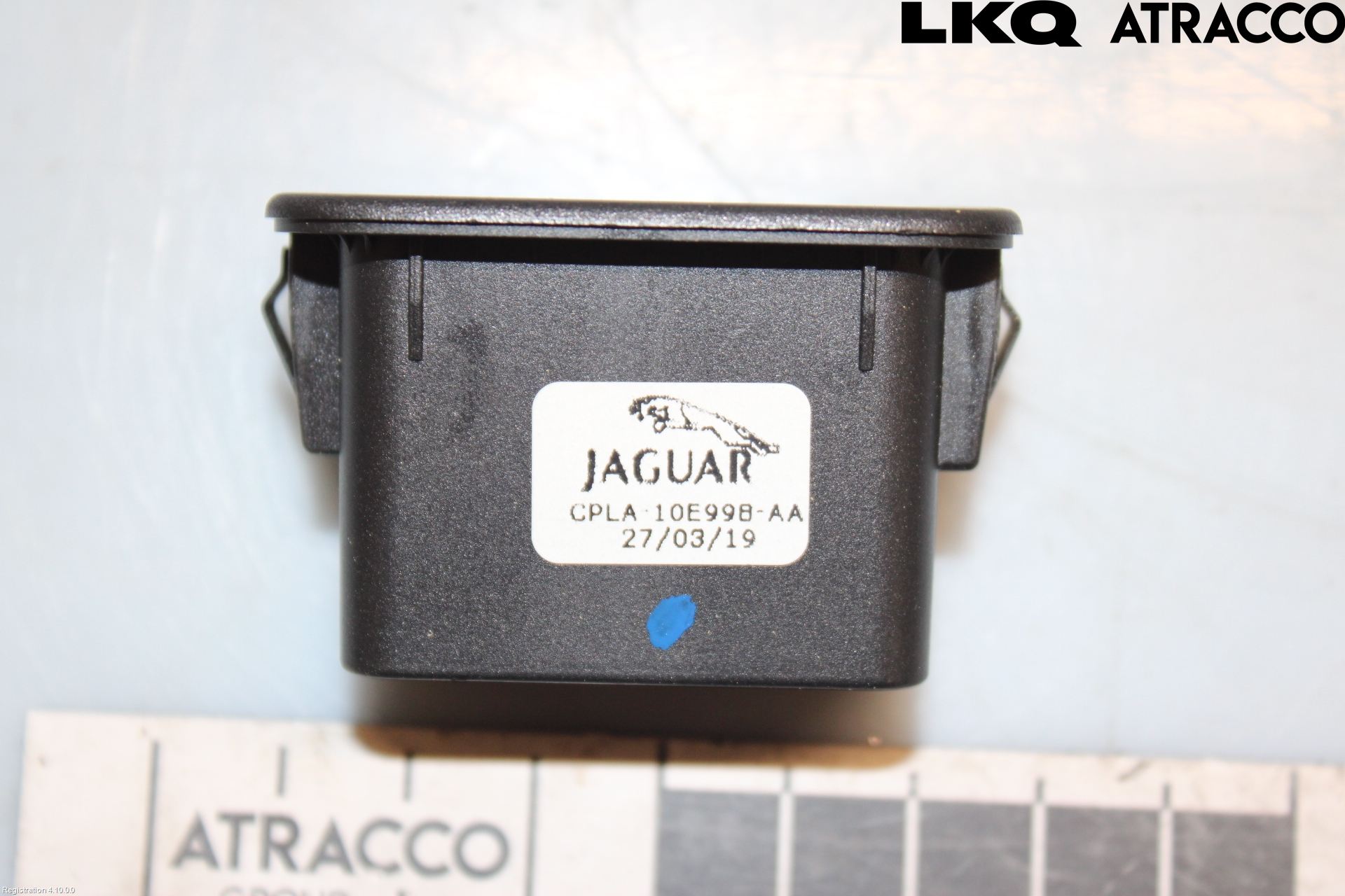 Jaguar F-PACE Strömställare Baklucka