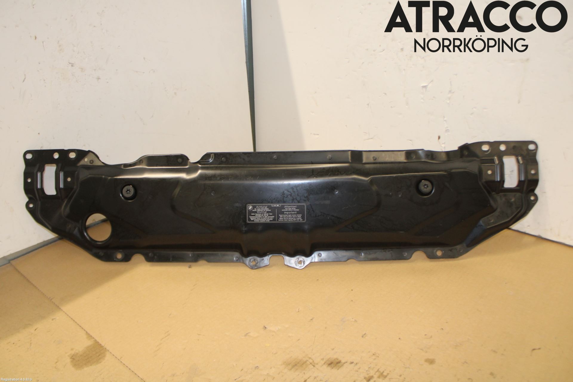 BMW 5 E60/61 Sed/Tou 02-10 Front Huvlåsplåt-Balk