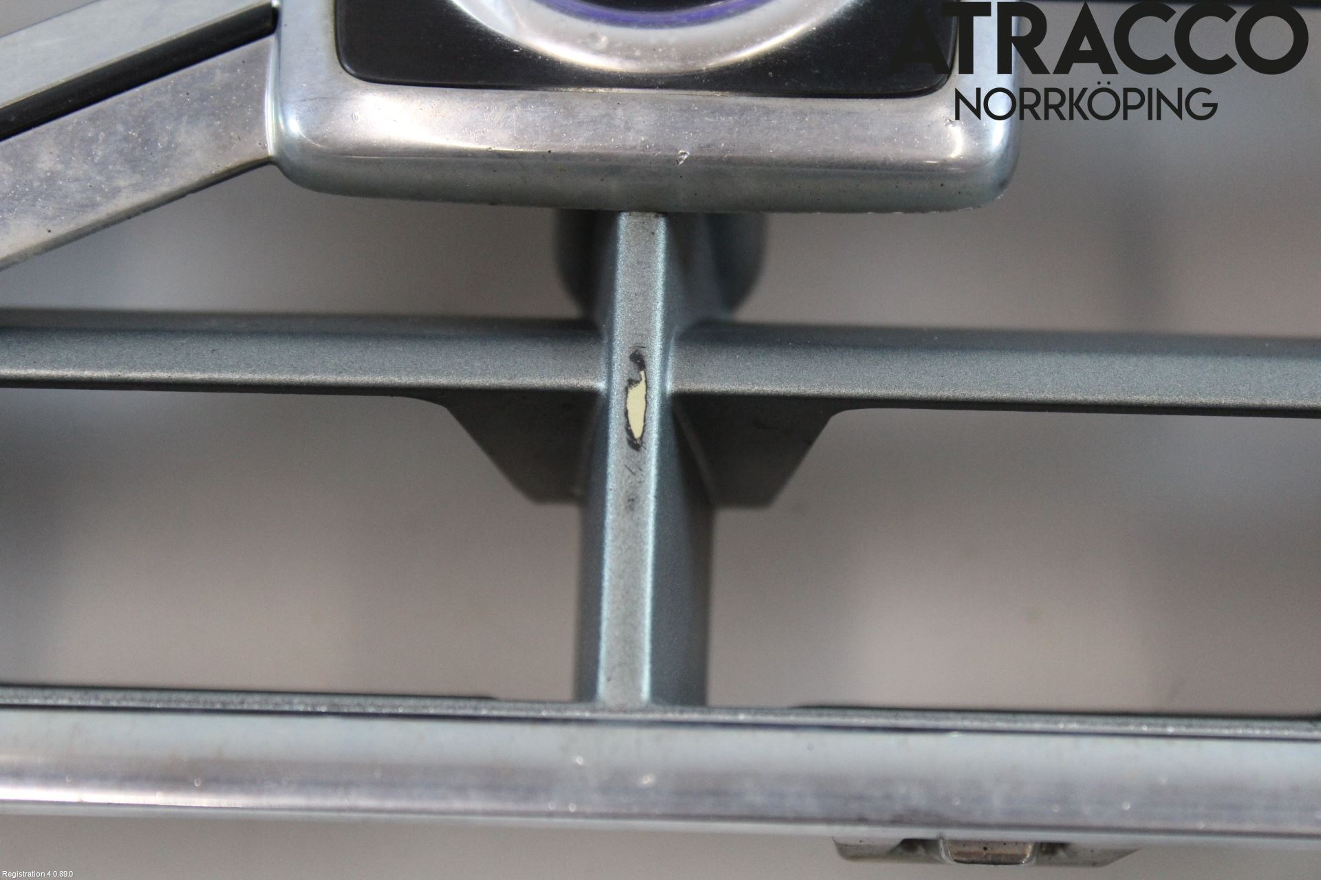 Volvo XC70 01-04 Grill Komp