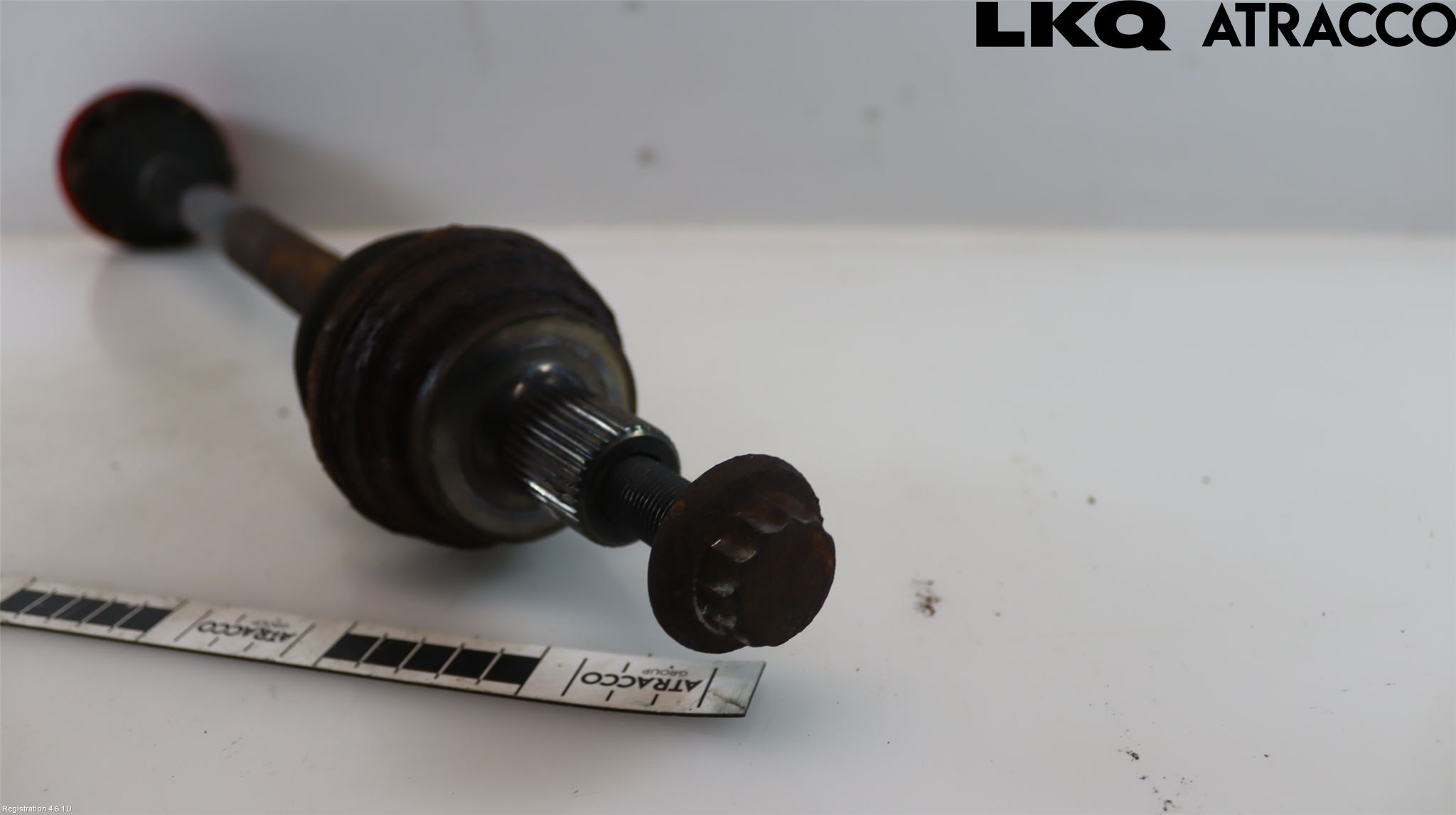 Volkswagen VW PASSAT 15-19 Drivaxel Bak Höger