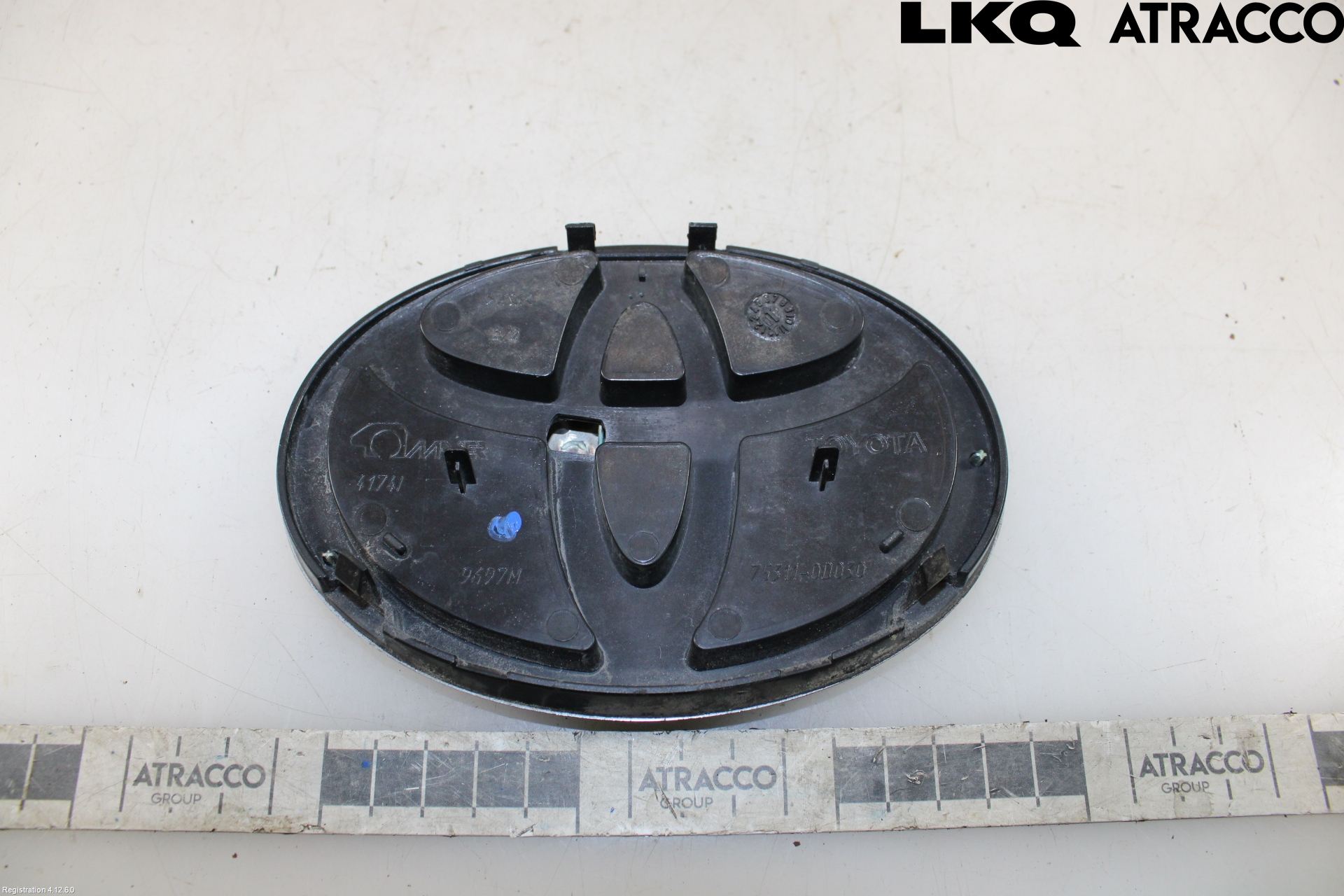 Toyota YARIS XP90 06-11 Emblem