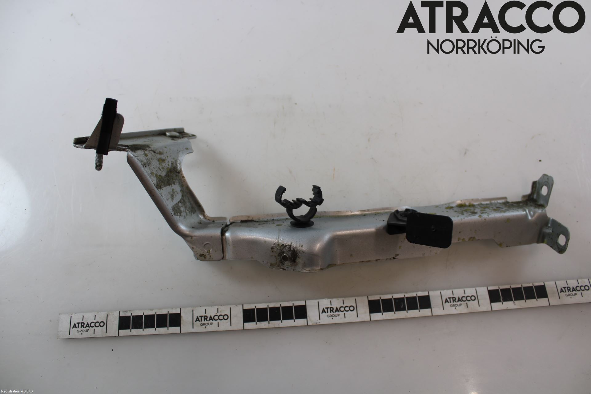 Audi A4/S4 08-11 Skärmfäste Fram Vä