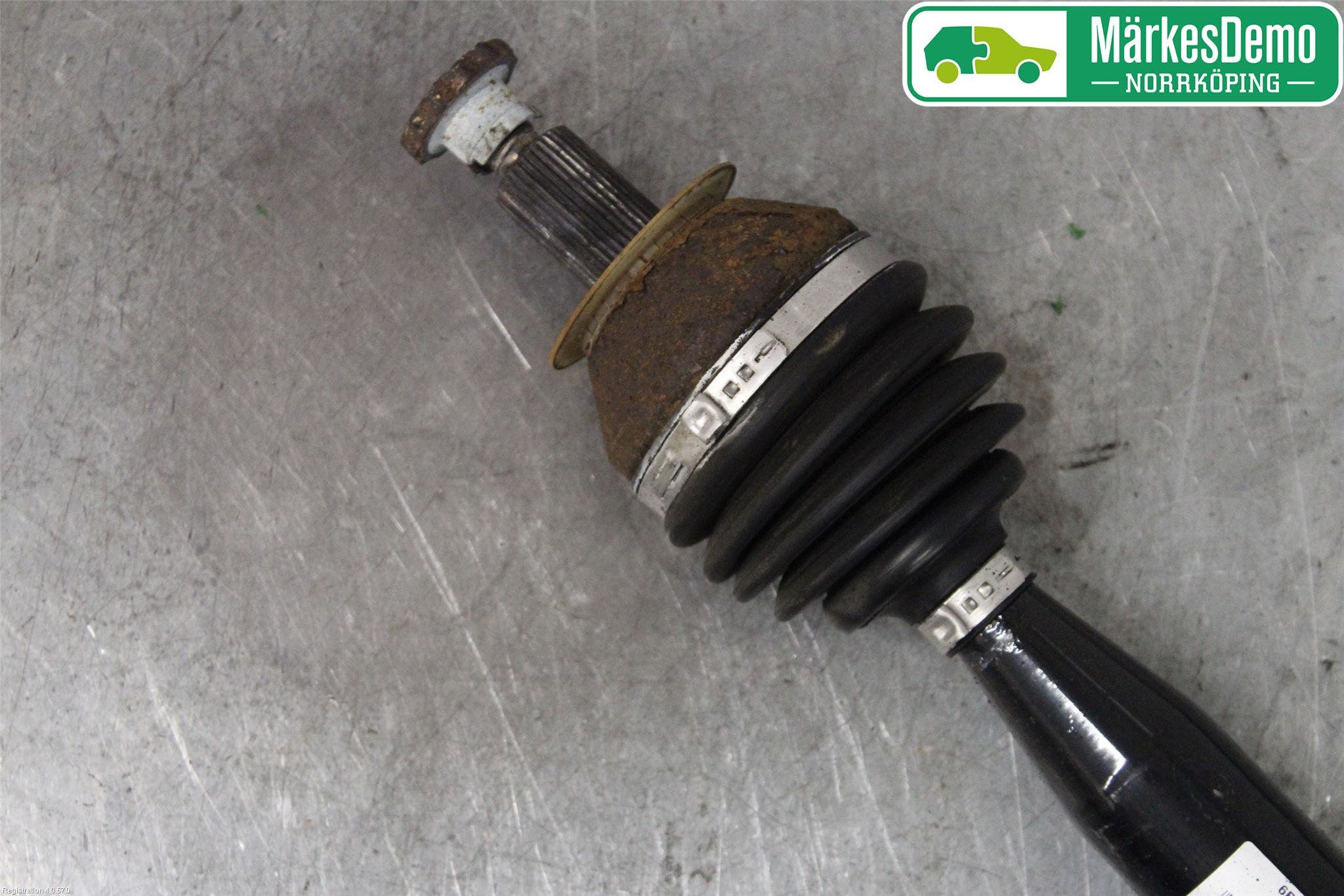Skoda RAPID Drivaxel Fram Höger