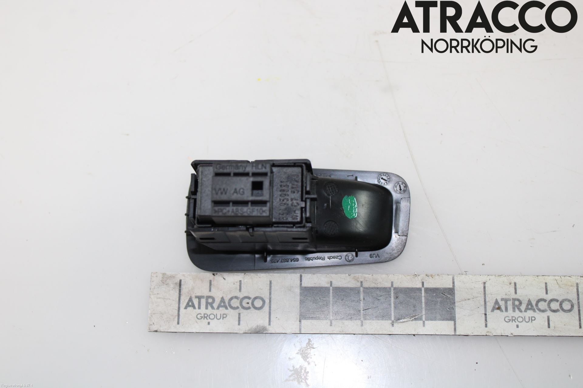 Skoda SCALA 19- Strömställare Baklucka