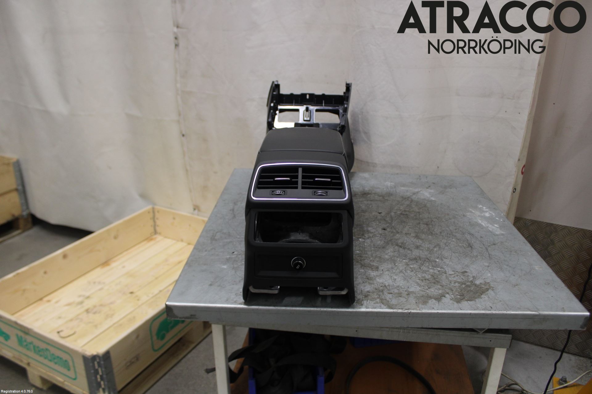 Audi A6 F2/C8 19- Instrumentkonsoll Mitt