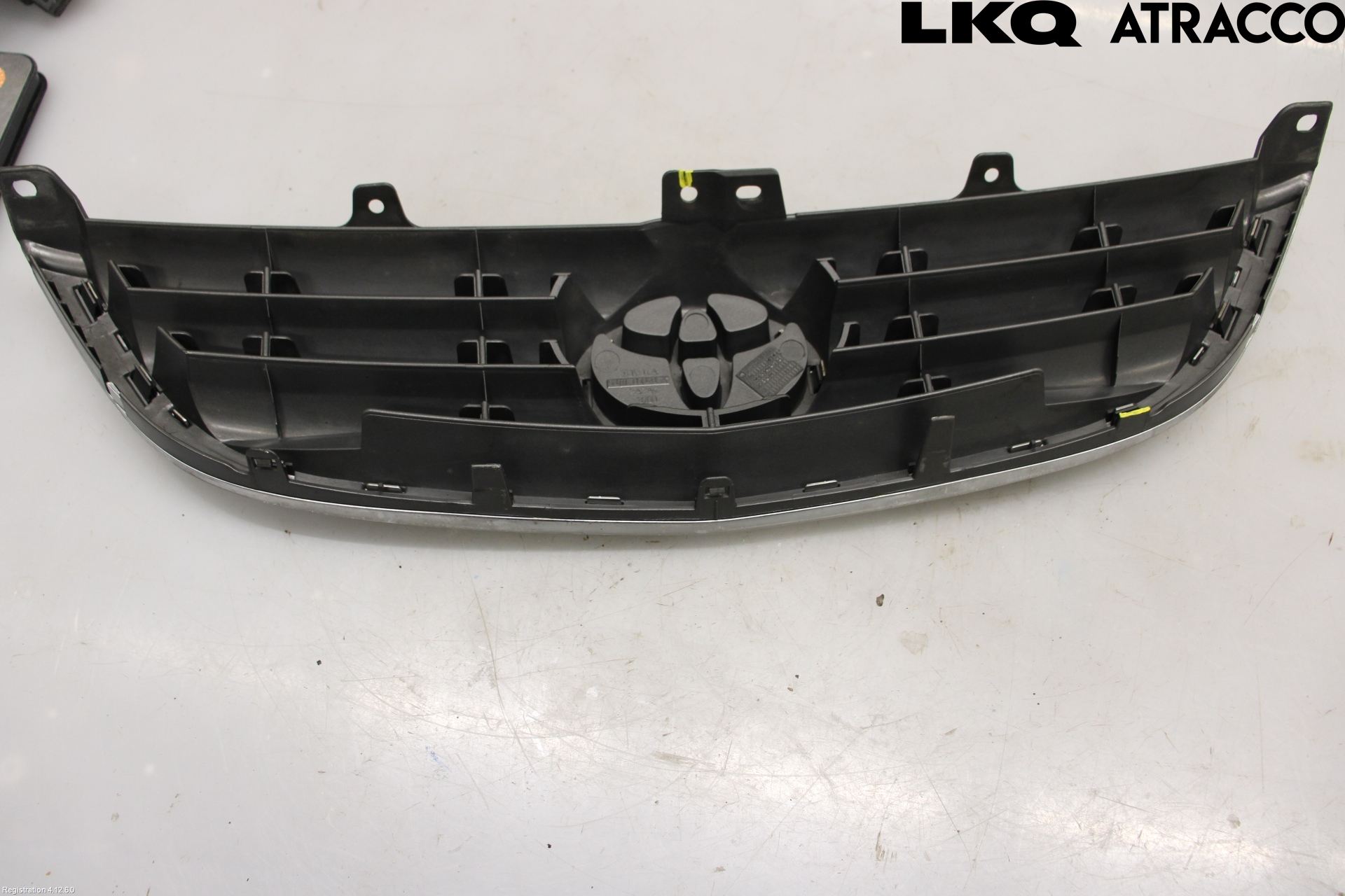 Toyota AVENSIS 98-02 Grill Komp