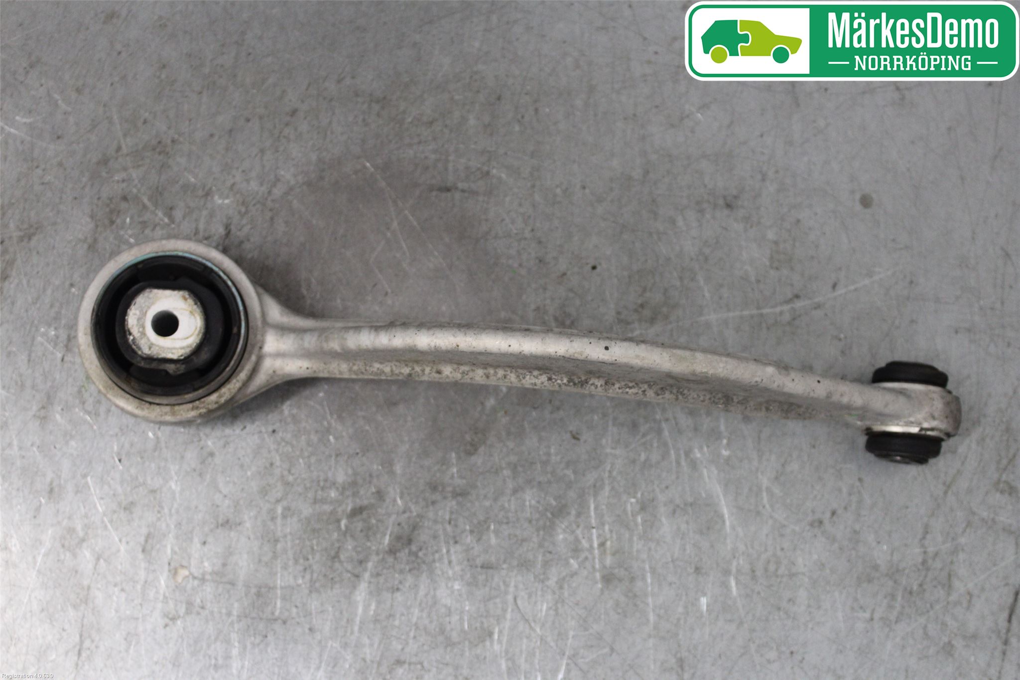 Jaguar XJ X350        03-09 Bärarm Fram Undre Hö