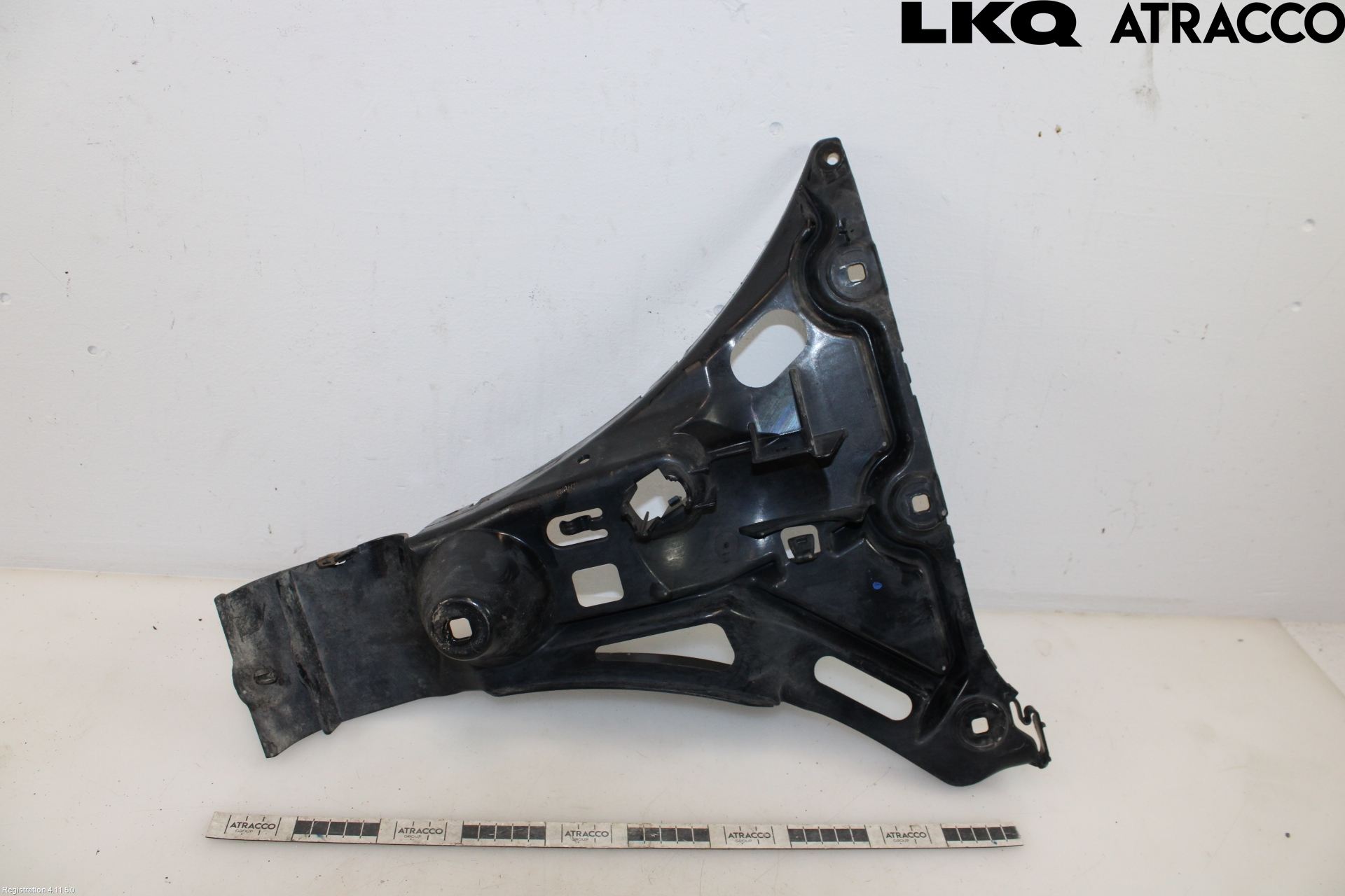 BMW 5 E60/61 Sed/Tou 02-10 Stötfångarfäste Bak Hö