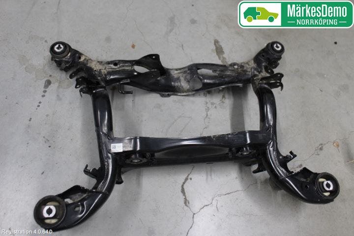 Audi A6 F2/C8 19- Bakaxelbalk