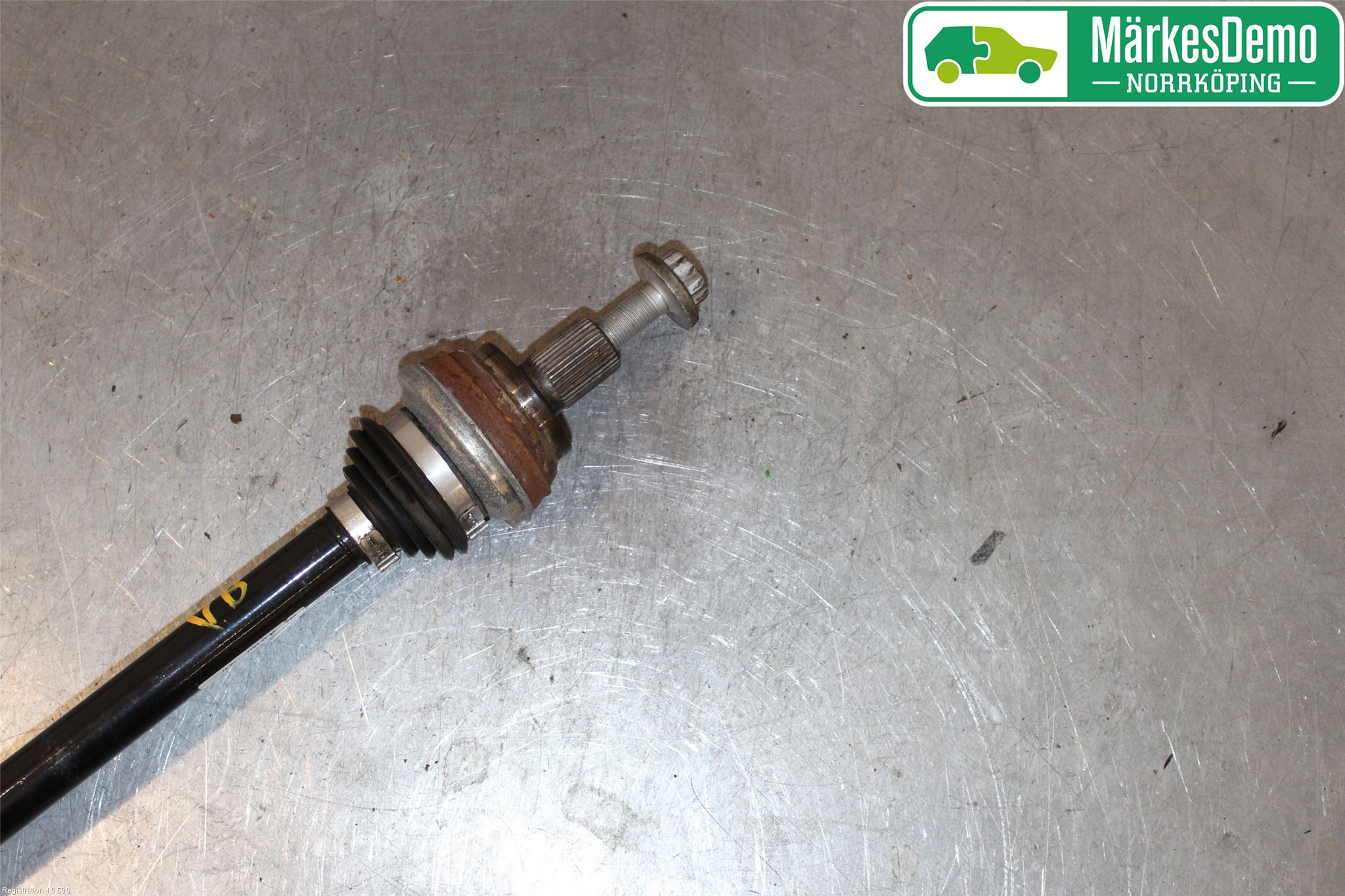 Volkswagen VW PASSAT 15-19 Drivaxel Bak Vänster