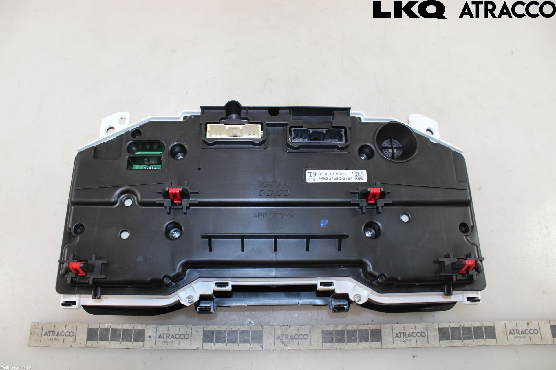 Toyota YARIS CROSS XP21 21- Instrument Komb