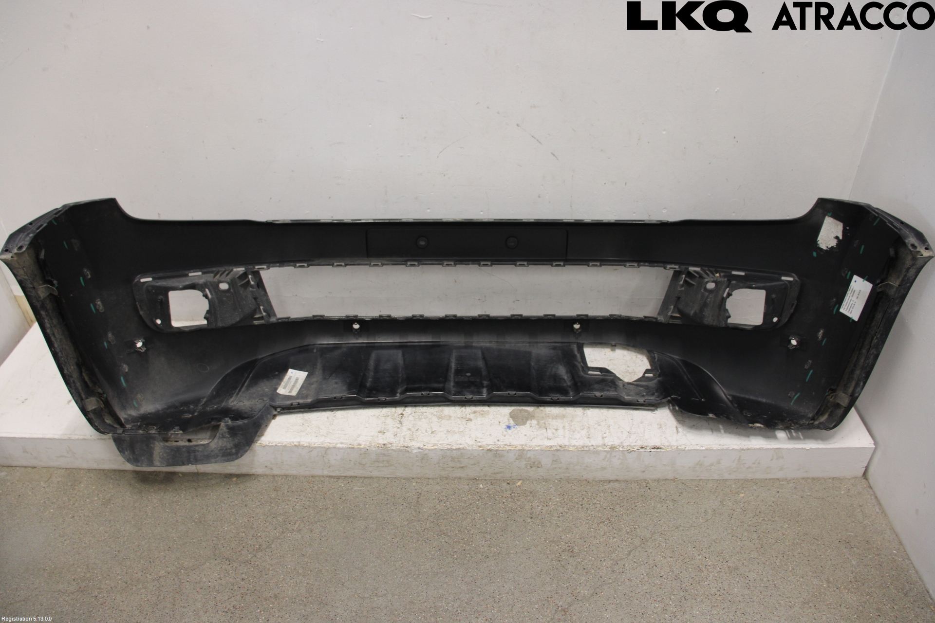 Volkswagen VW AMAROK 2H 10-22 Stötfångarbeklädnad Fram