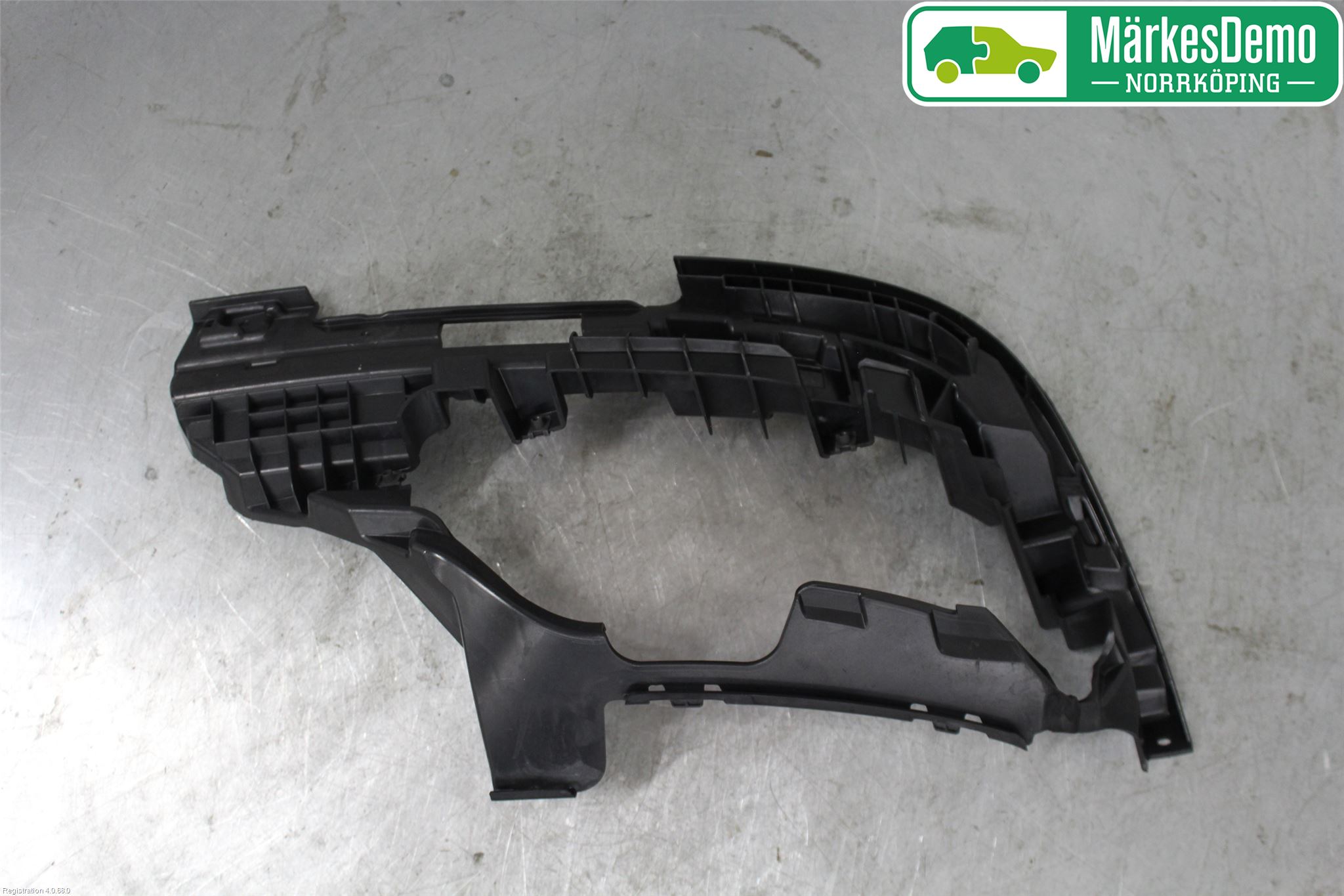 Audi A4/S4 B9 20- Stötfångarfäste Bak Hö