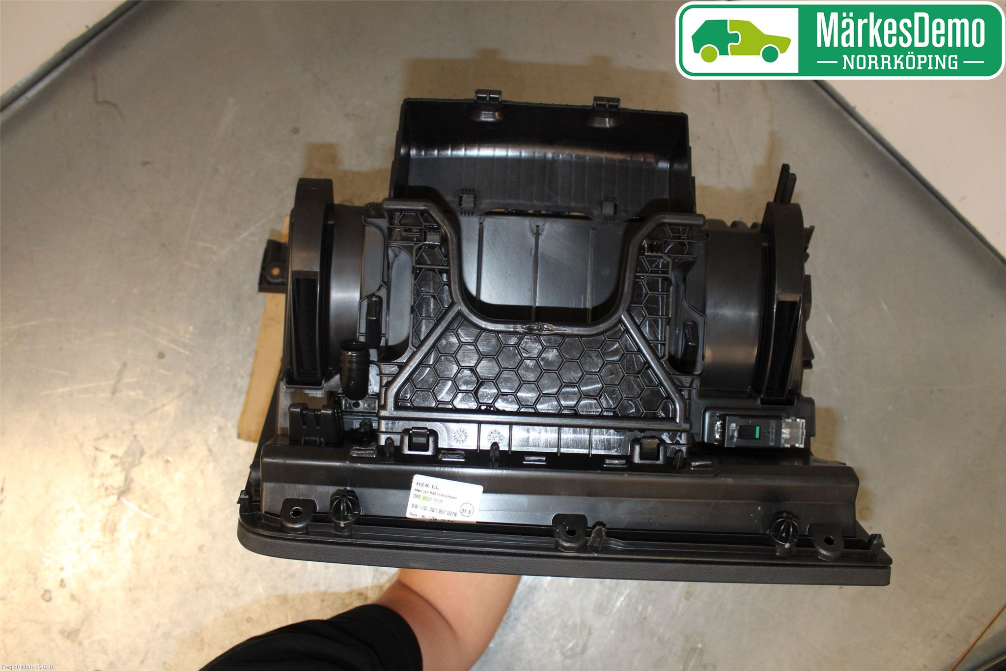 Volkswagen VW PASSAT 15-19 Handskfack