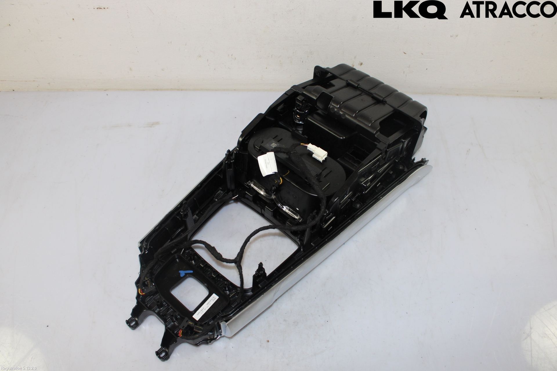 Mercedes-Benz MB EQB (X243) 22- Instrumentkonsoll Mitt