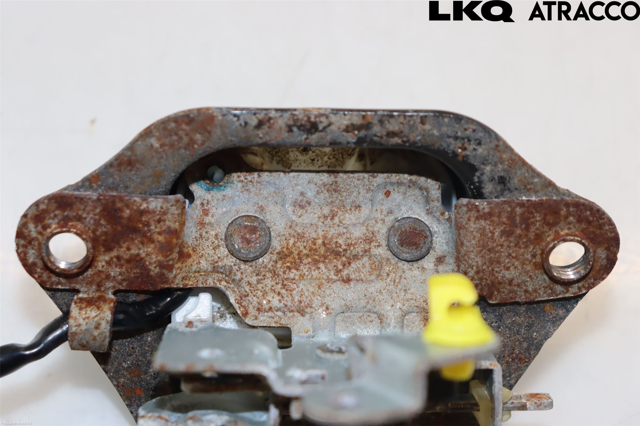 Nissan ALMERA    00-06 Låskista Baklucka