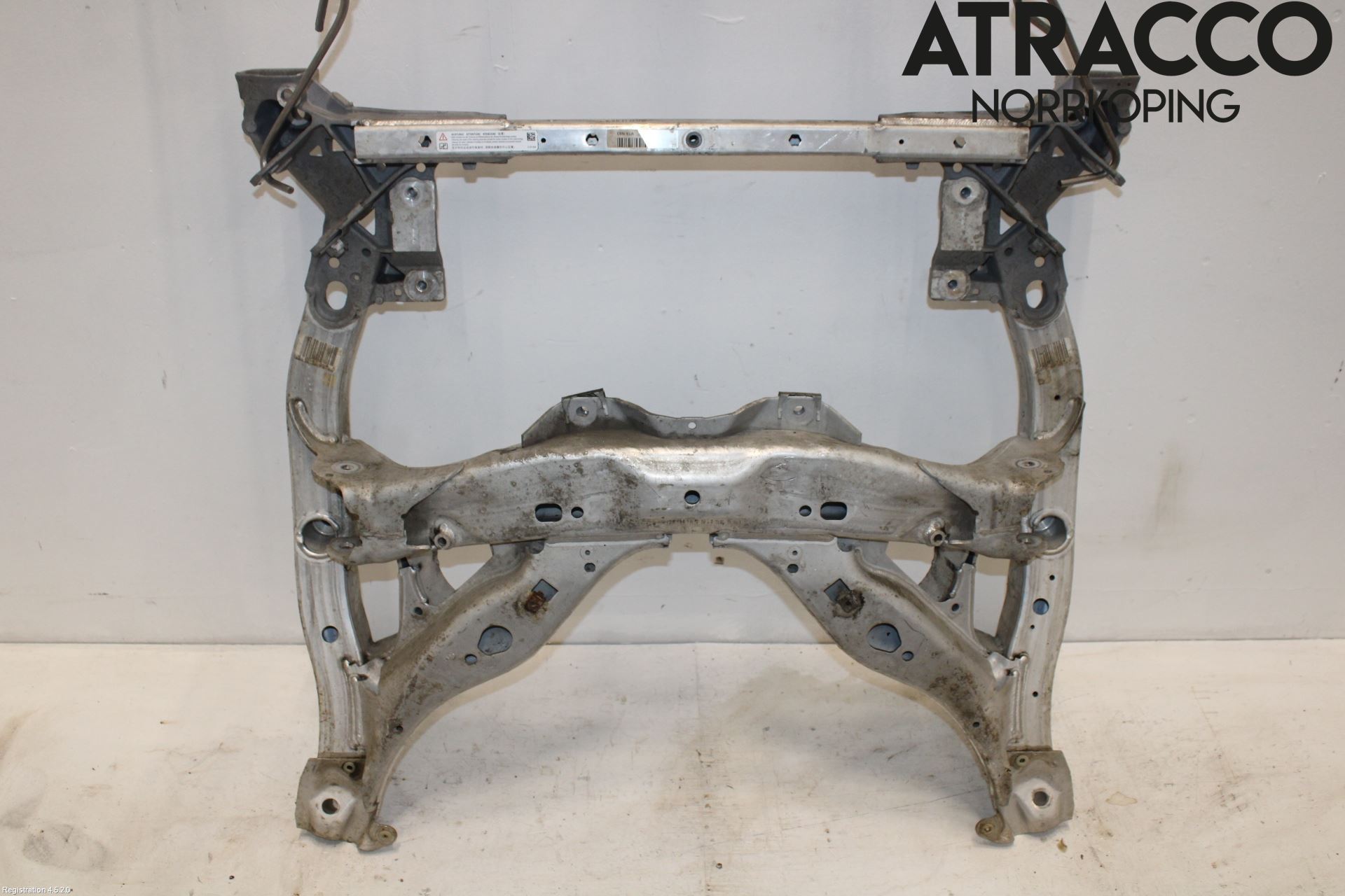 BMW 5 F10/F11/F18 09-17 Framvagnsbalk