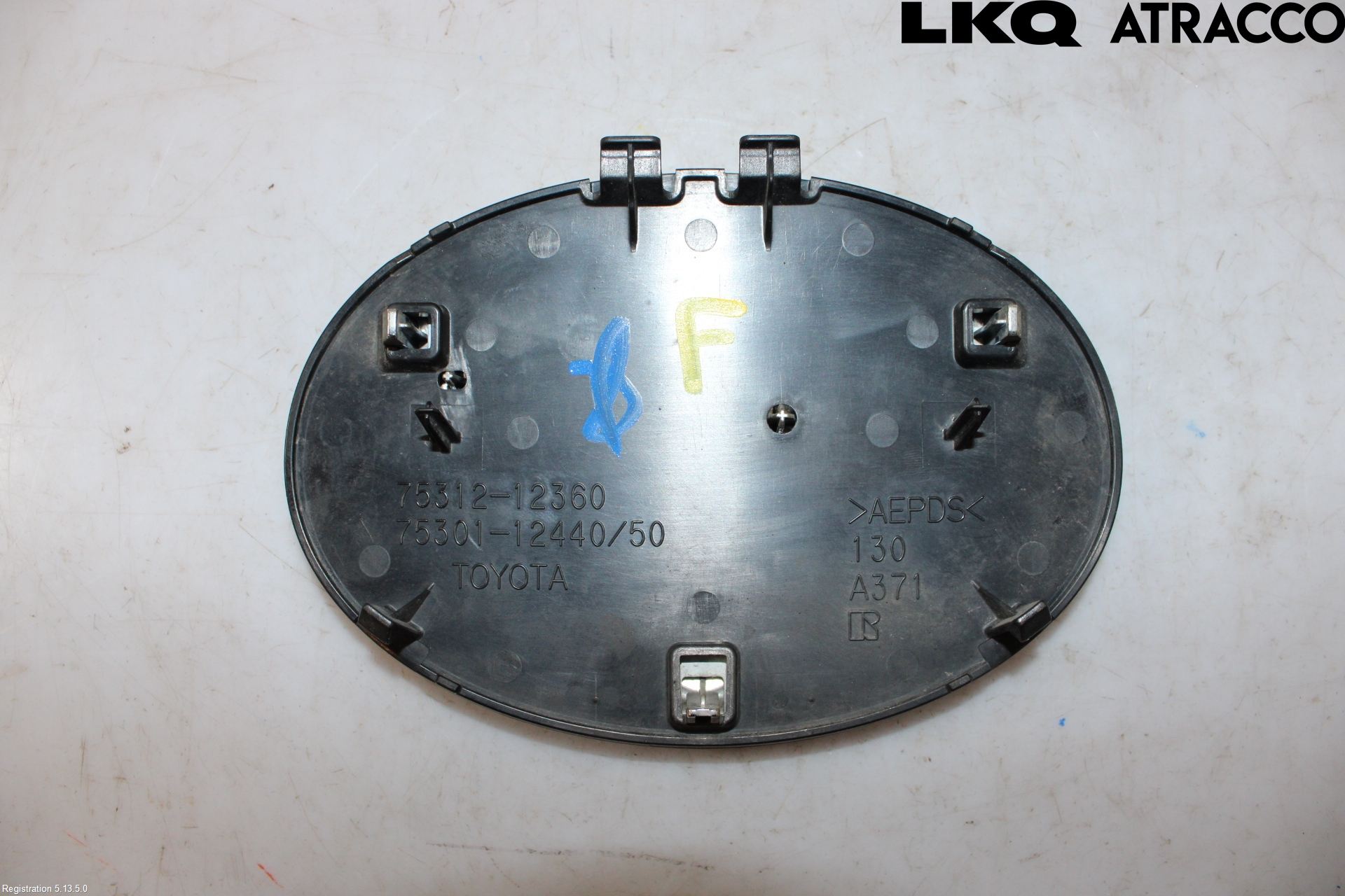 Toyota AURIS 13-19 Emblem