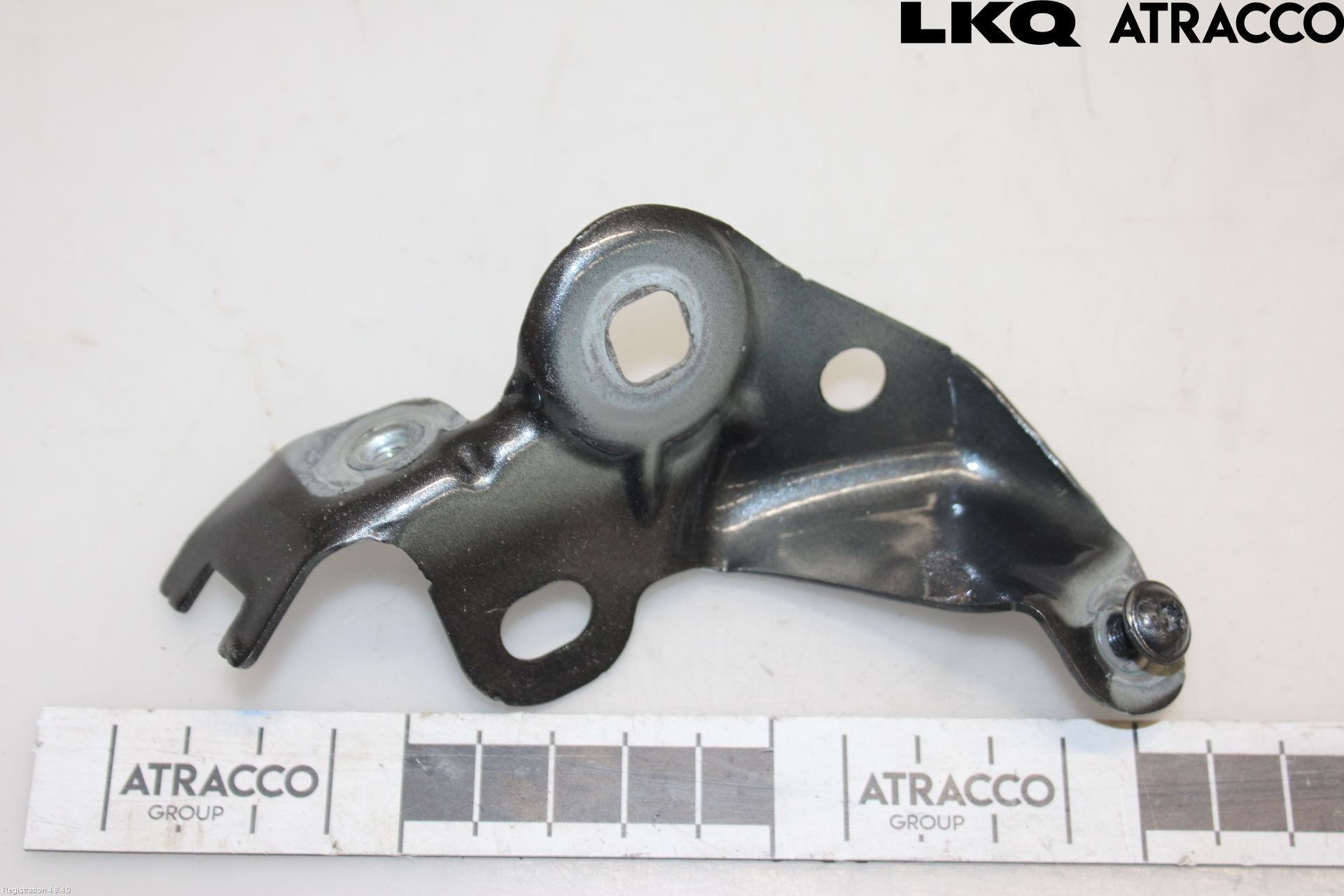 Volkswagen VW PASSAT 24- Skärmfäste Fram Vä