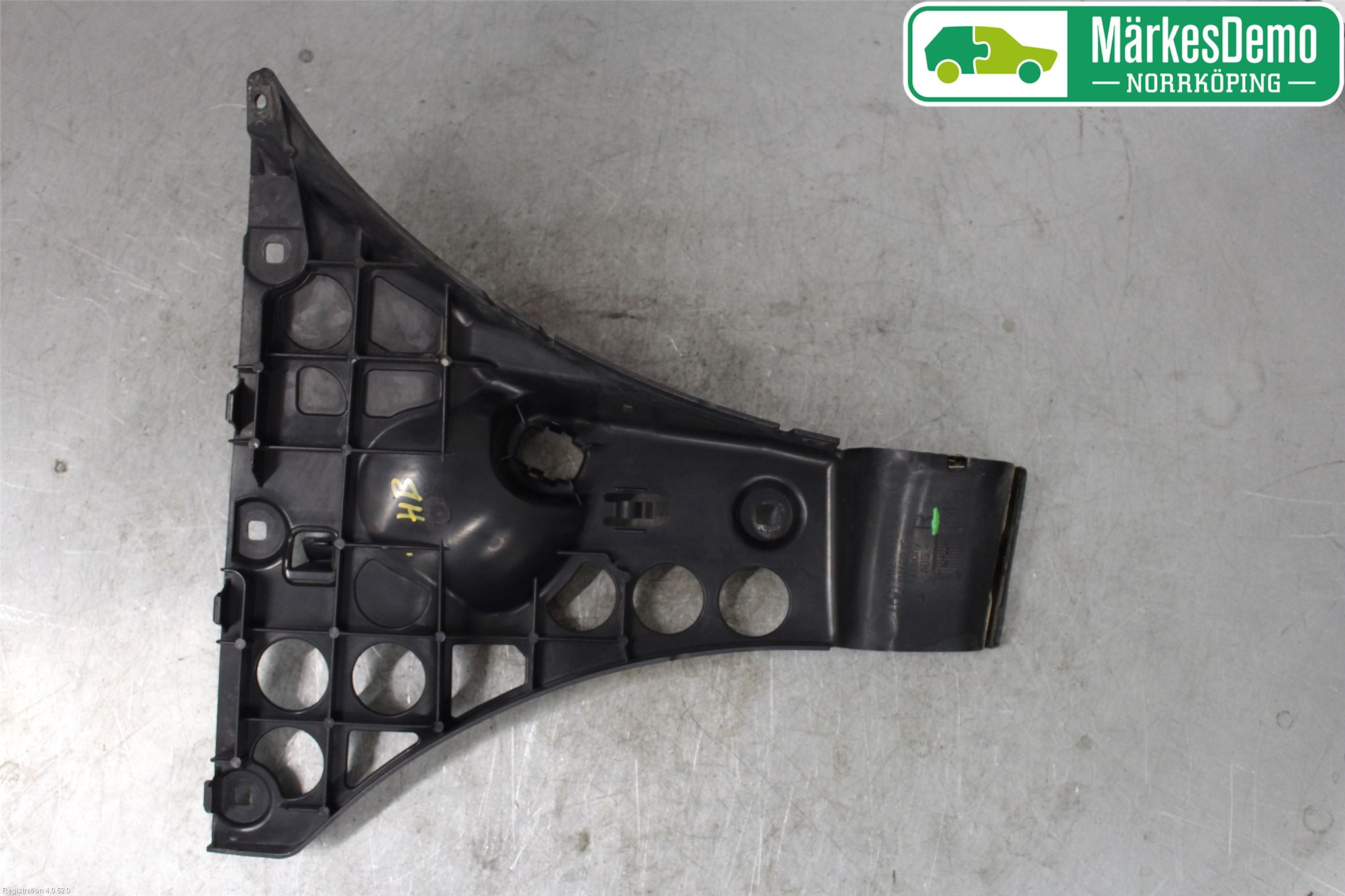BMW 5 E60/61 Sed/Tou 02-10 Stötfångarfäste Bak Hö