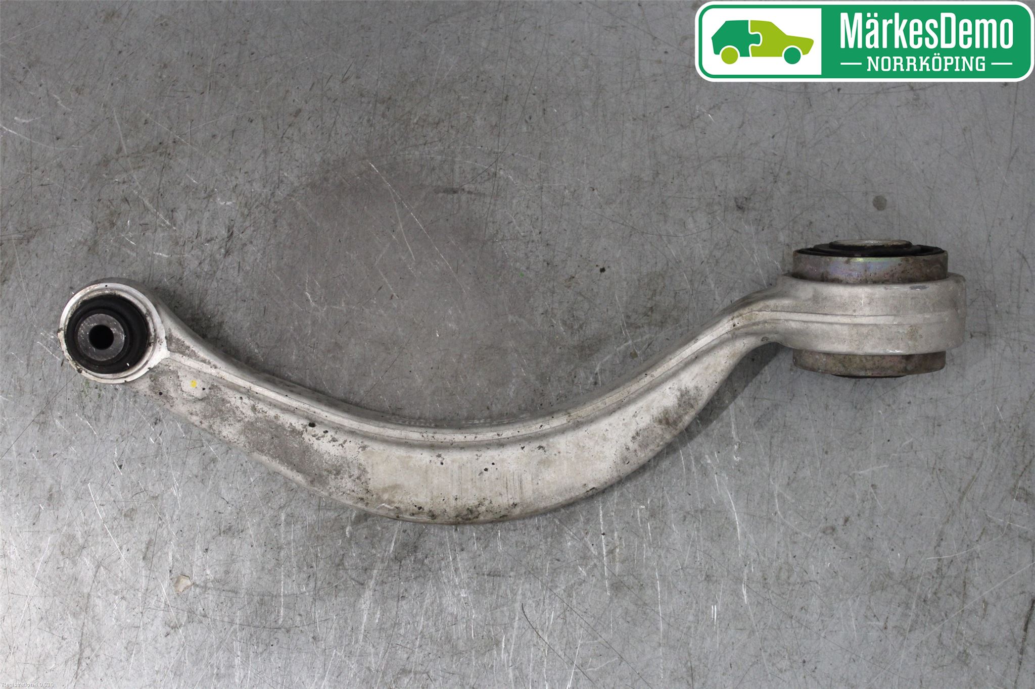 Jaguar XJ X350        03-09 Bärarm Fram Undre Vä