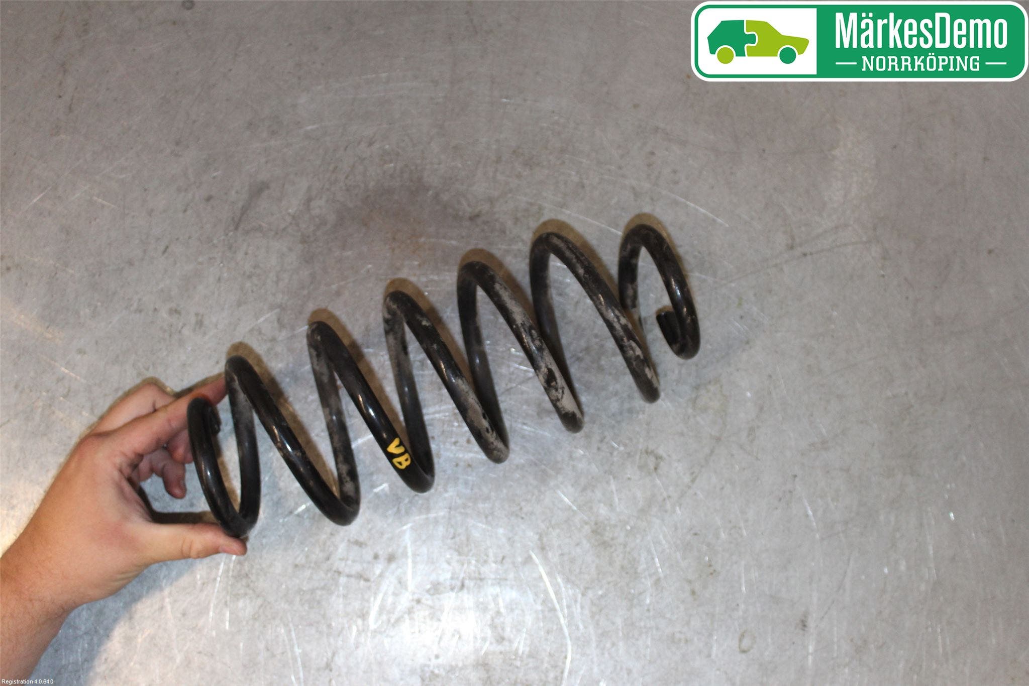 Toyota PRIUS+ ZVW40 12-20 Fjäder Bak