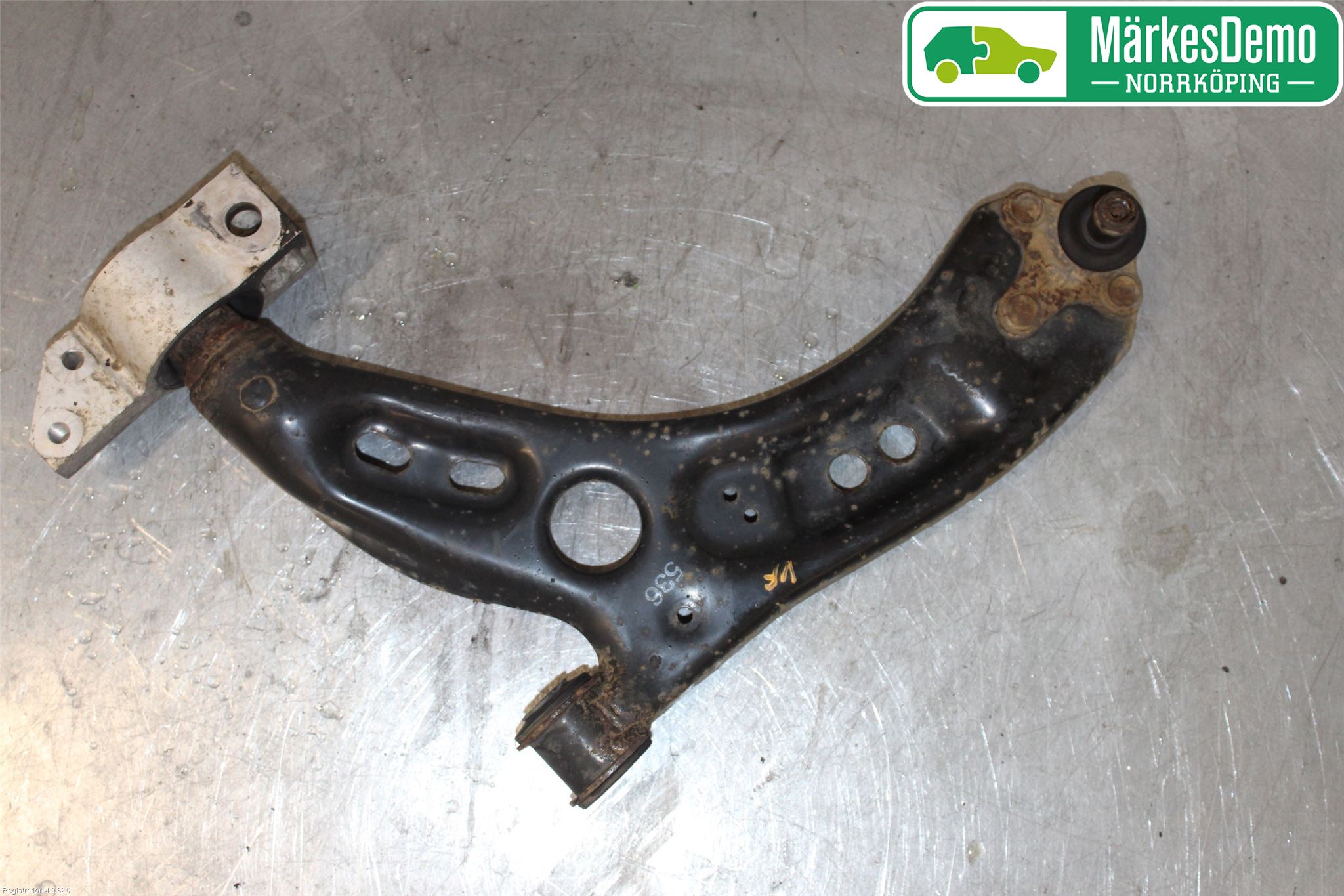 Volkswagen VW GOLF VI 09-13 Bärarm Fram Undre Vä