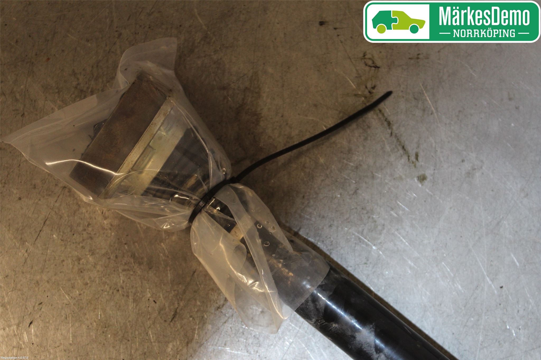 Volkswagen VW POLO 10-17 Drivaxel Fram Höger