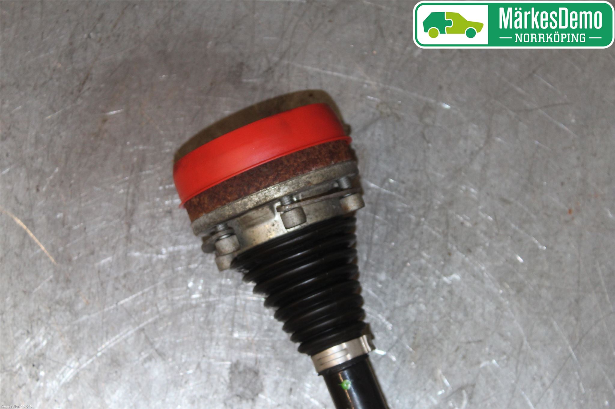 Volkswagen VW CADDY 16-20 Drivaxel Fram Vänster