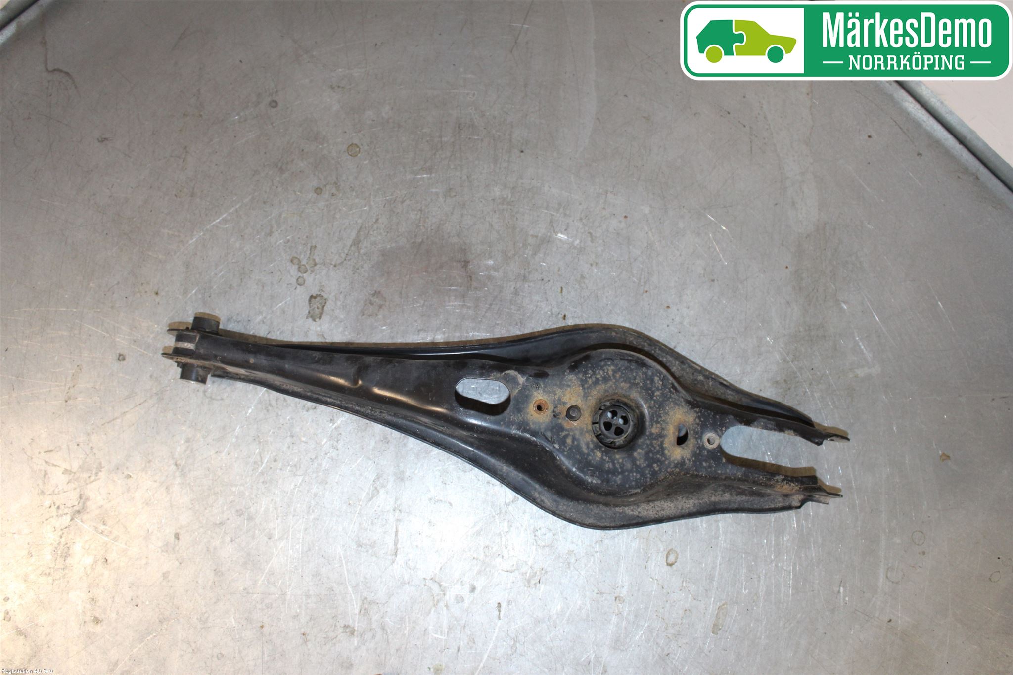Volkswagen VW PASSAT 15-19 Bärarm Bak Höger
