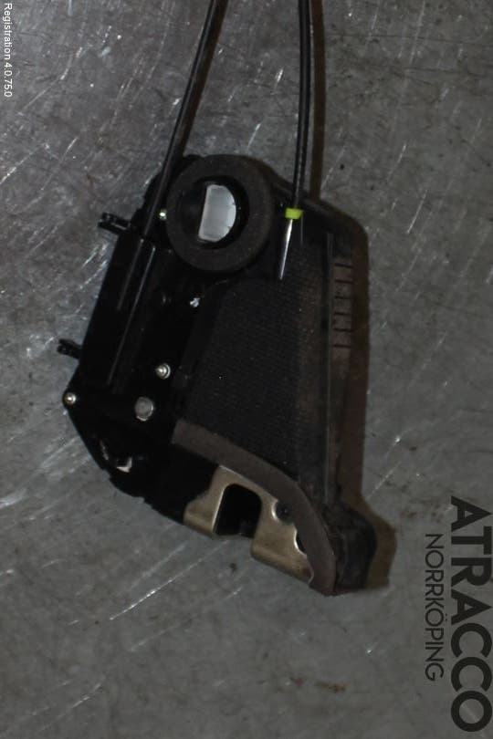 Toyota YARIS XP90 06-11 Låskista-Dörrlås