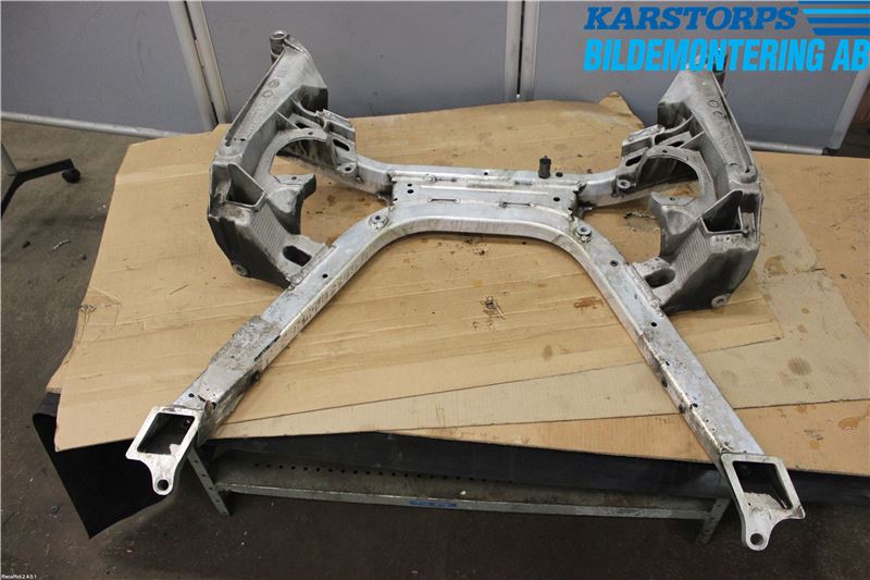 BMW 7 E65/66    00-08 Framvagnsbalk