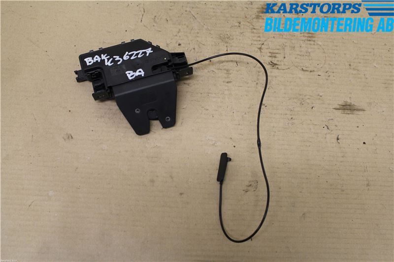 BMW 1 E87/81 5D/3D 03-11 Låskista Baklucka