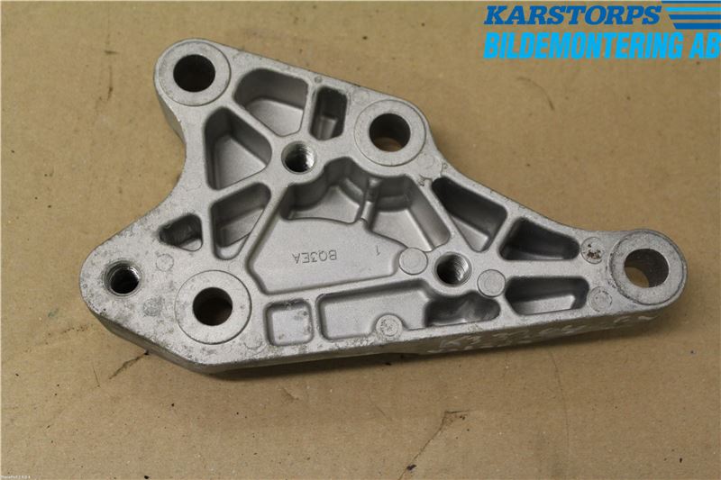 Volvo V60 11-13 Växellådsfäste